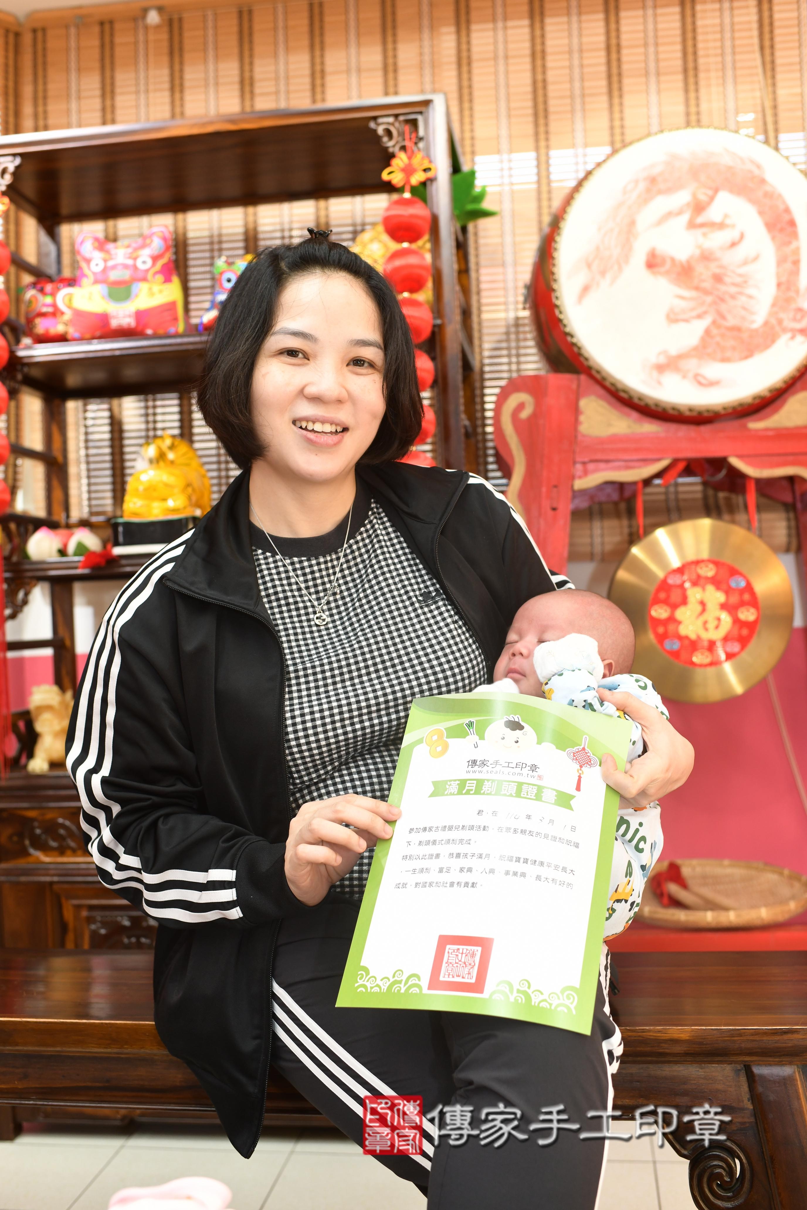 傳家手工印章高雄店、抓周、度脺、中國風會場、傳家嬰兒古禮、吉祥話、抓周道具物品24種、拍照。抓周證書。寶寶抓周、滿周歲、生日快樂、祝福