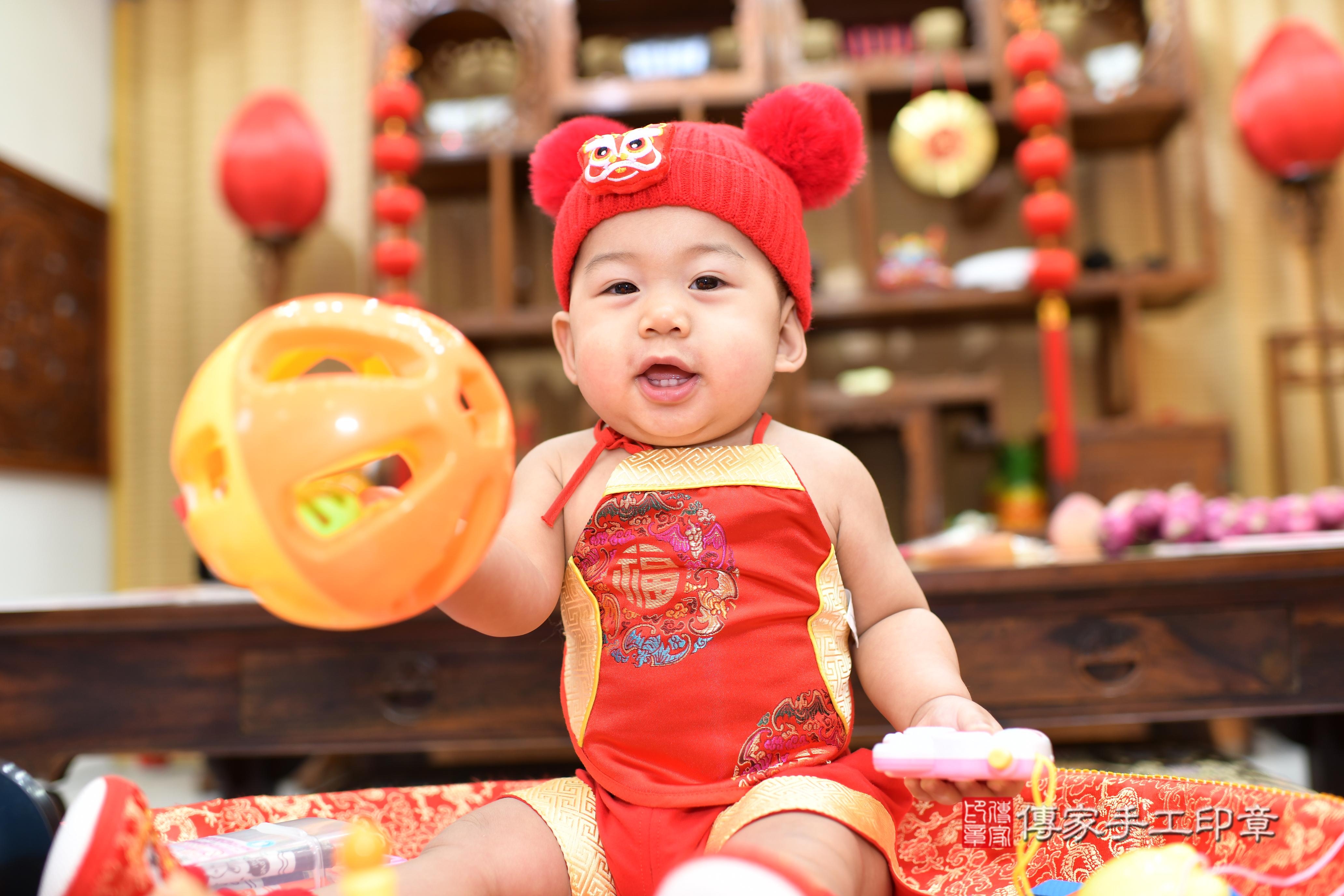 傳家手工印章台南店、抓周、度脺、中國風會場、傳家嬰兒古禮、吉祥話、抓周道具物品24種、拍照。抓周證書。寶寶抓周、滿周歲、生日快樂、祝福