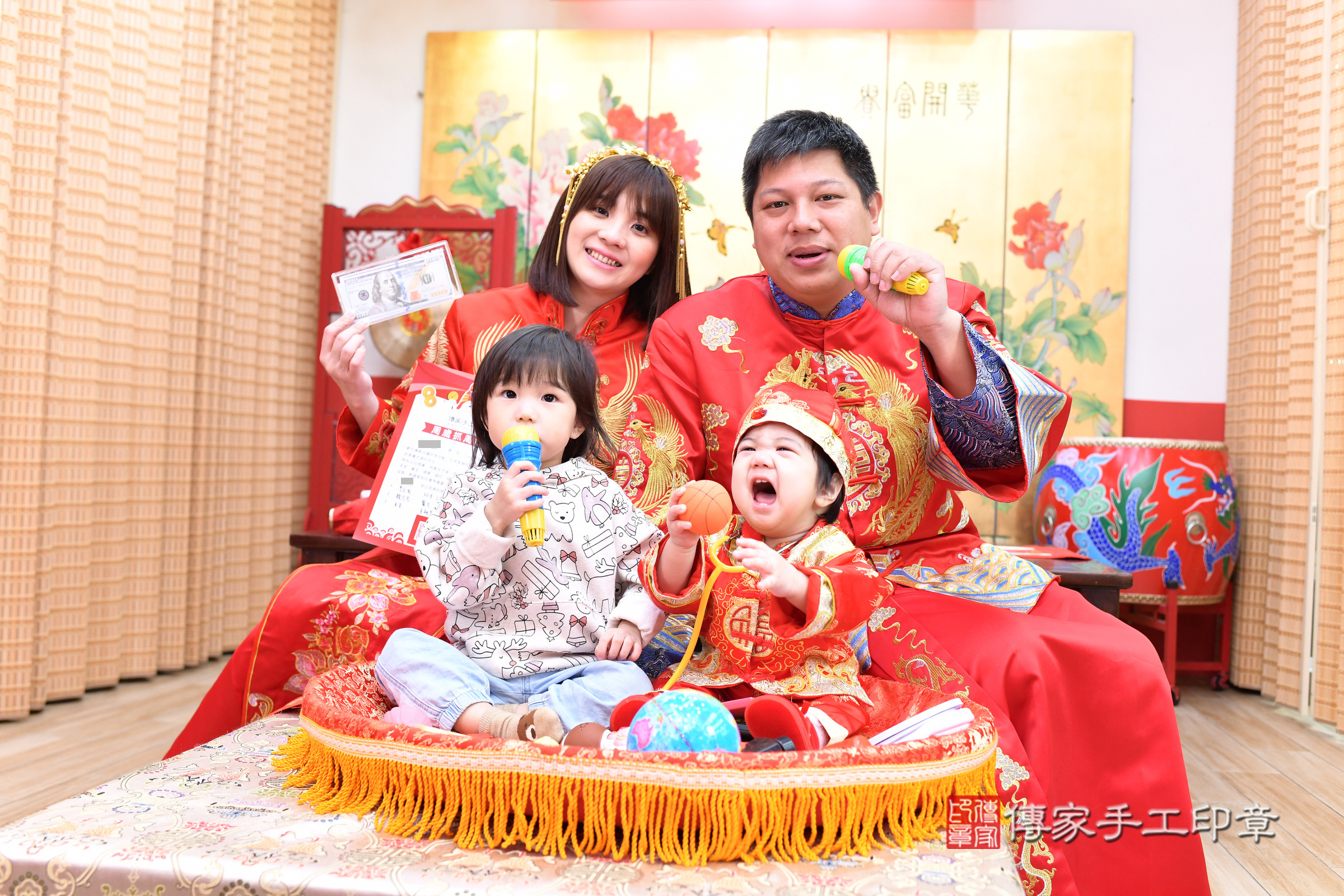 台北市大同區小駩寶寶抓周推薦：傳家台北店抓周度脺中國風會場，嬰兒古禮抓周流程儀式吉祥話、抓周道具物品24種、拍照。抓周證書。2025.2.23，照片20