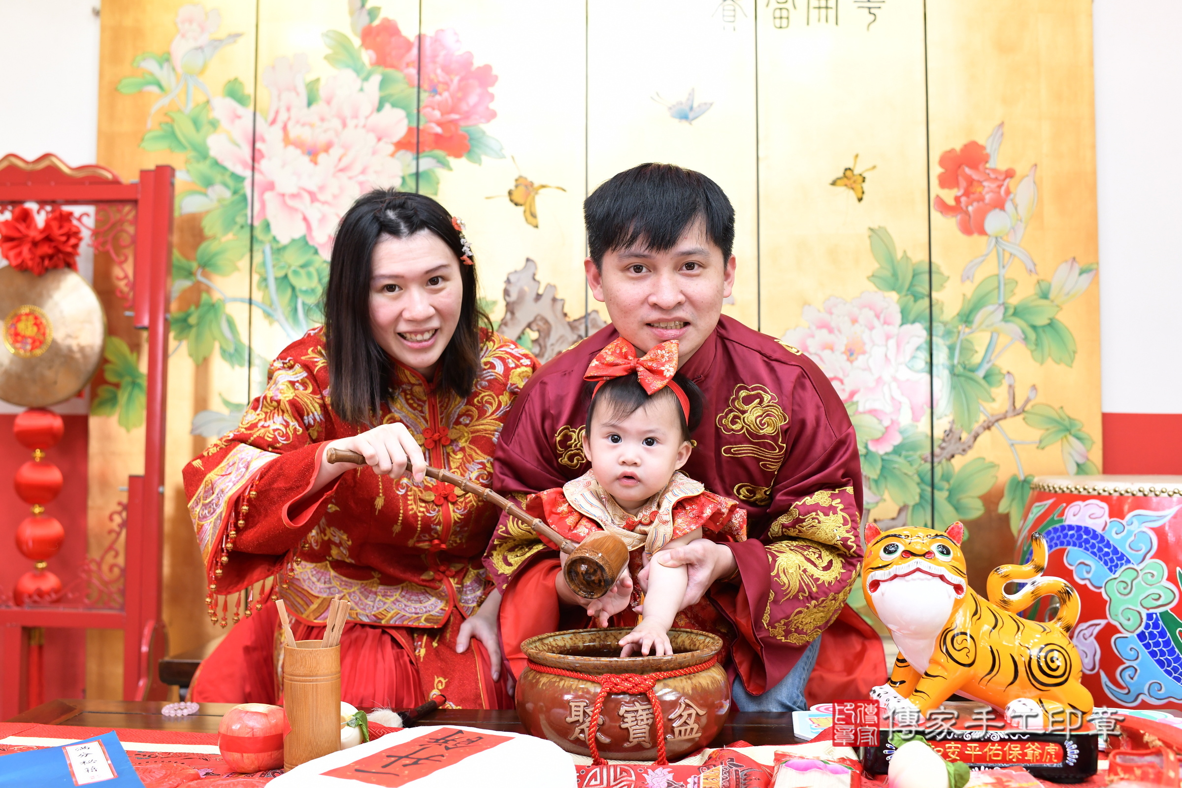 台北市大同區小寧寶寶抓周推薦：傳家台北店抓周度脺中國風會場，嬰兒古禮抓周流程儀式吉祥話、抓周道具物品24種、拍照。抓周證書。2025.2.28，照片17