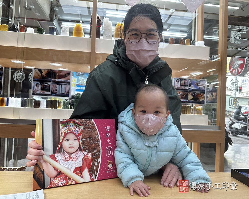 台南市安平區小靚寶貝抓周推薦：傳家台南店抓周度脺中國風會場，嬰兒古禮抓周流程儀式吉祥話、抓周道具物品24種、拍照。抓周證書。2025.03.17