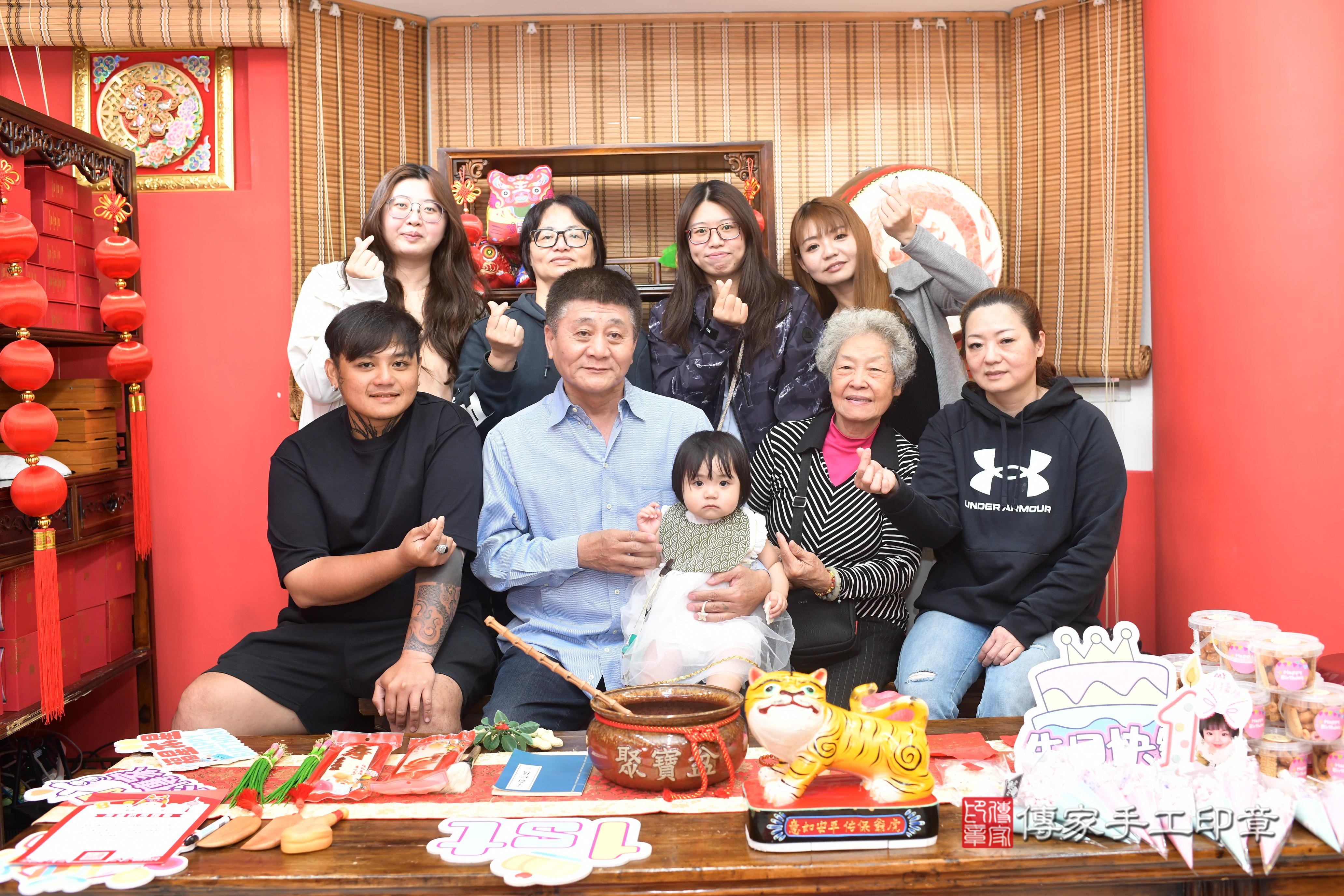 傳家手工印章高雄店、抓周、度脺、中國風會場、傳家嬰兒古禮、吉祥話、抓周道具物品24種、拍照。抓周證書。寶寶抓周、滿周歲、生日快樂、祝福
