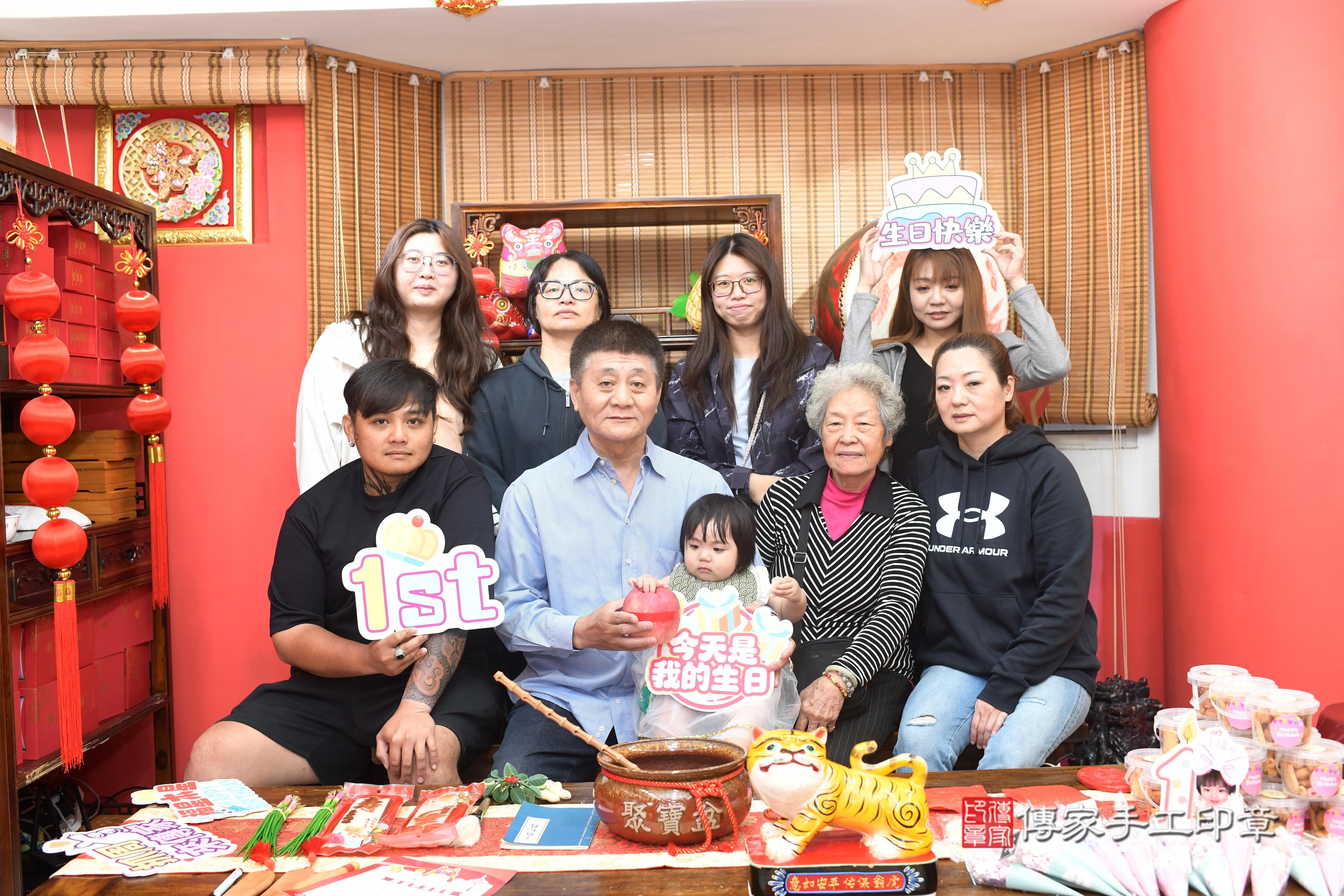傳家手工印章高雄店、抓周、度脺、中國風會場、傳家嬰兒古禮、吉祥話、抓周道具物品24種、拍照。抓周證書。寶寶抓周、滿周歲、生日快樂、祝福