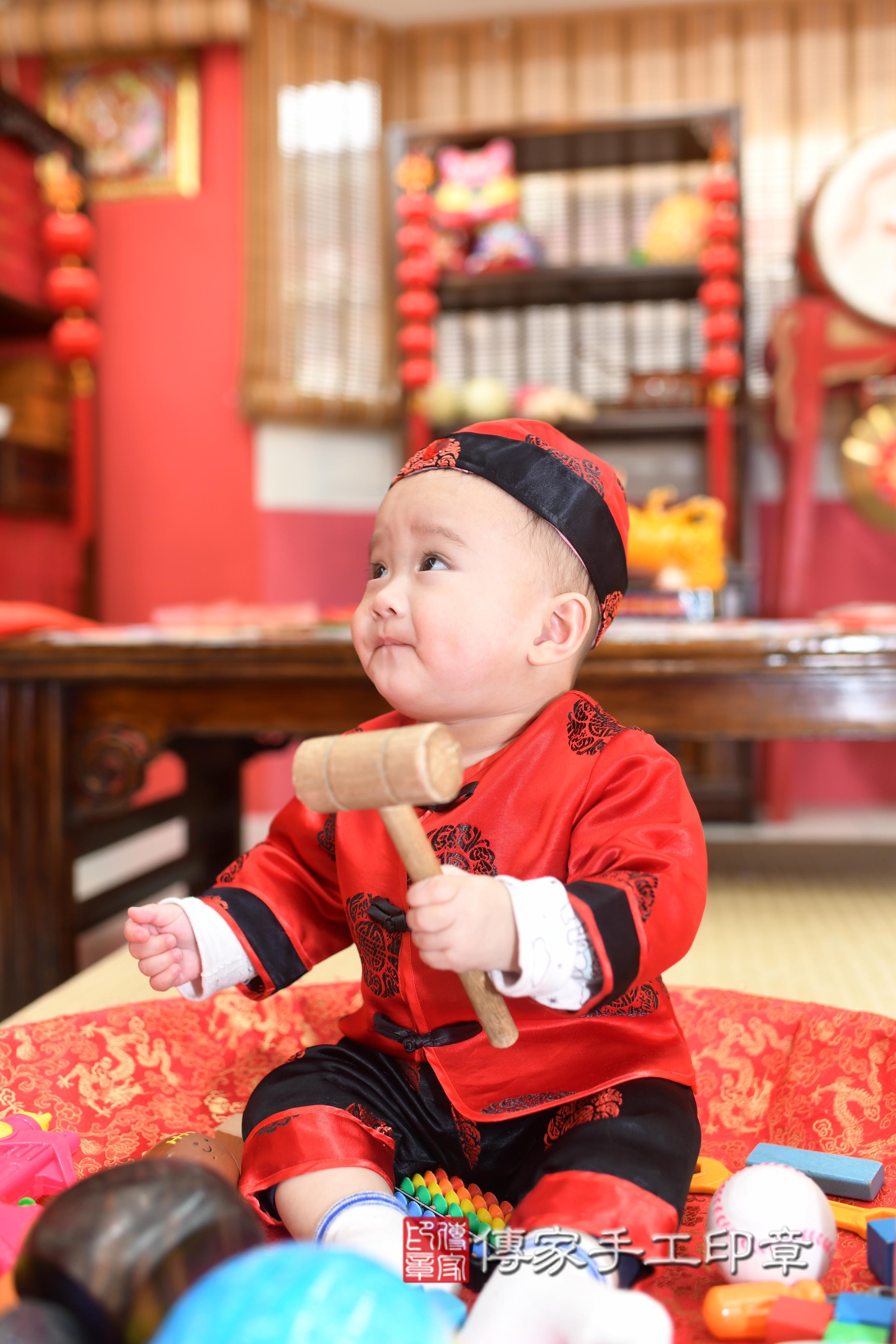 傳家手工印章高雄店、抓周、度脺、中國風會場、傳家嬰兒古禮、吉祥話、抓周道具物品24種、拍照。抓周證書。寶寶抓周、滿周歲、生日快樂、祝福