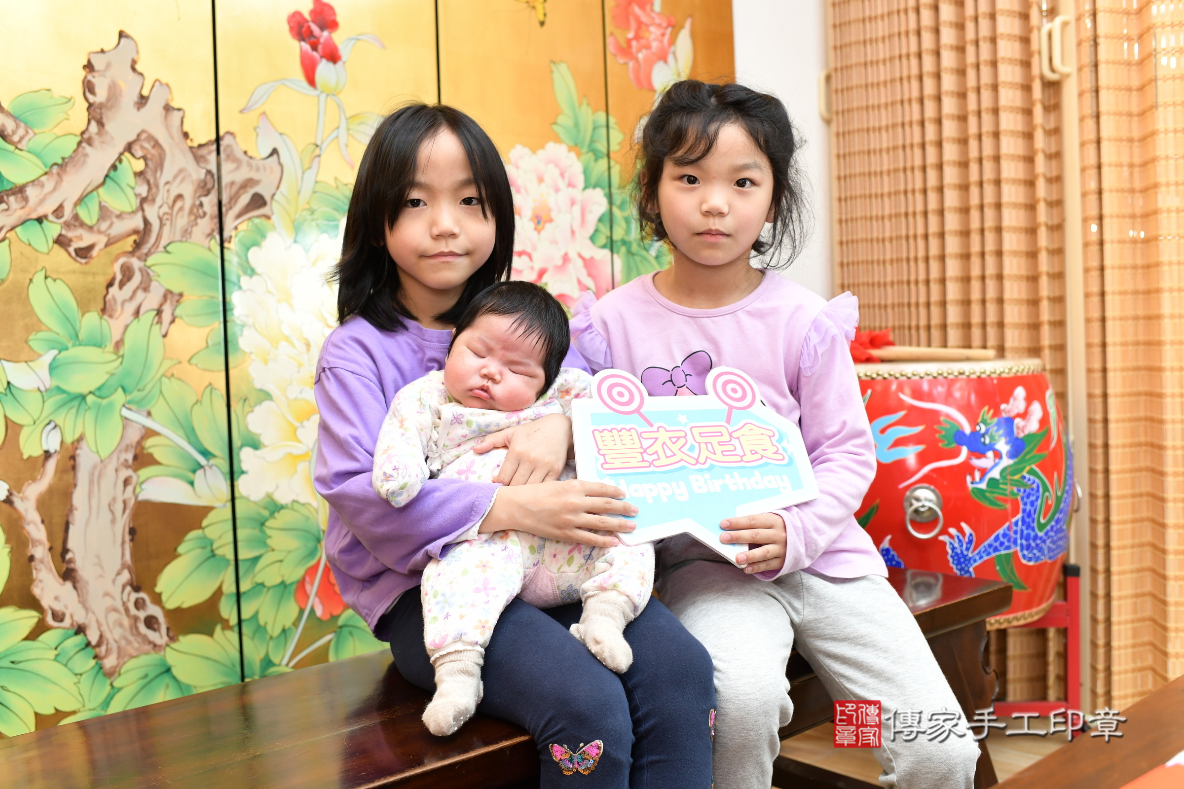 小彤寶寶(台北市大同區嬰兒寶寶滿月剃頭理髮、嬰兒剃胎毛儀式吉祥話)。中國風會場，爸媽寶貝穿「日中韓」古裝禮服。專業拍照、證書。★購買「臍帶章、肚臍章、胎毛筆刷印章」贈送：剃頭、收涎、抓周，三選一。2025.3.1，照片6