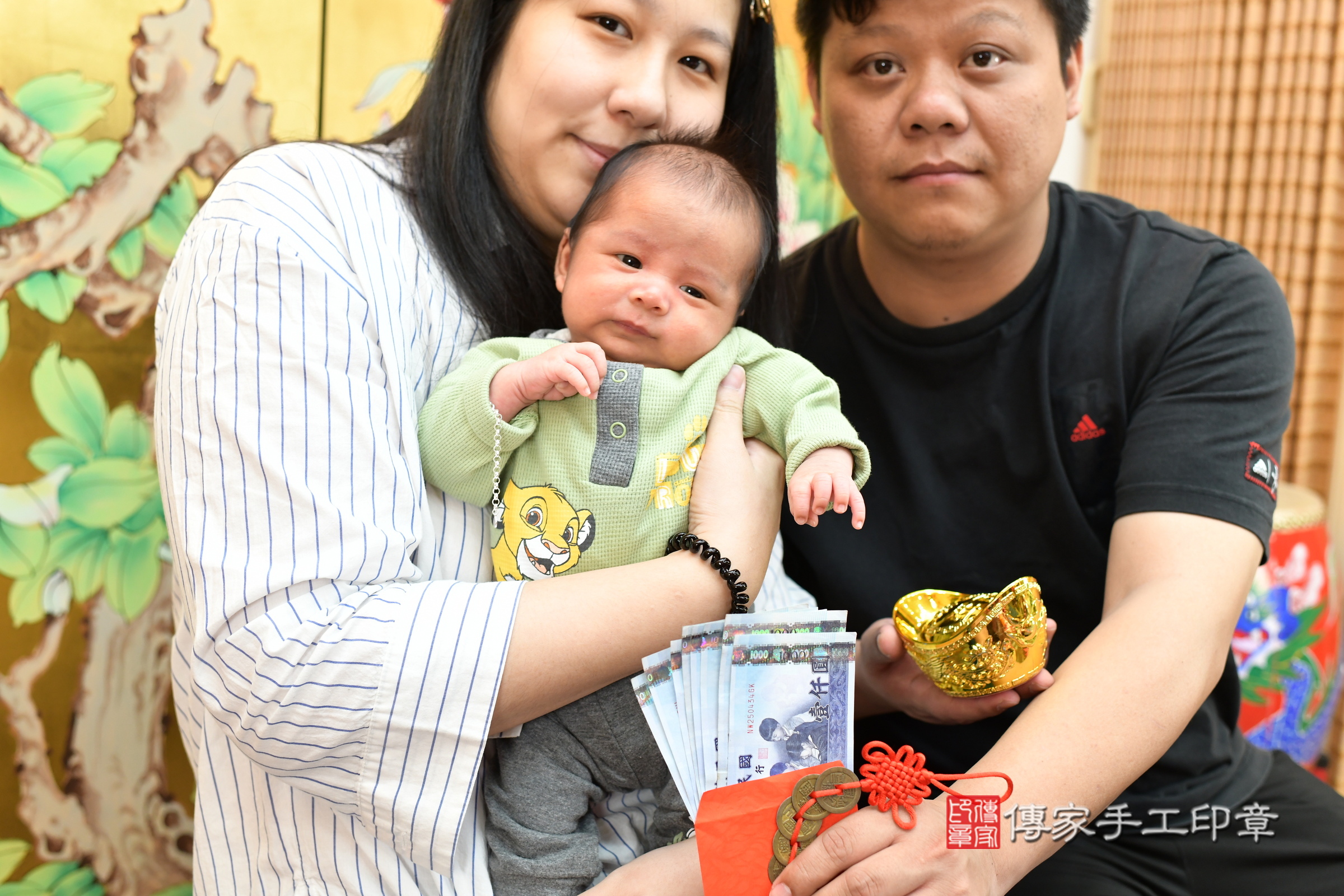 小瀚寶寶(台北市大同區嬰兒寶寶滿月剃頭理髮、嬰兒剃胎毛儀式吉祥話)。中國風會場，爸媽寶貝穿「日中韓」古裝禮服。專業拍照、證書。★購買「臍帶章、肚臍章、胎毛筆刷印章」贈送：剃頭、收涎、抓周，三選一。2025.3.2，照片20