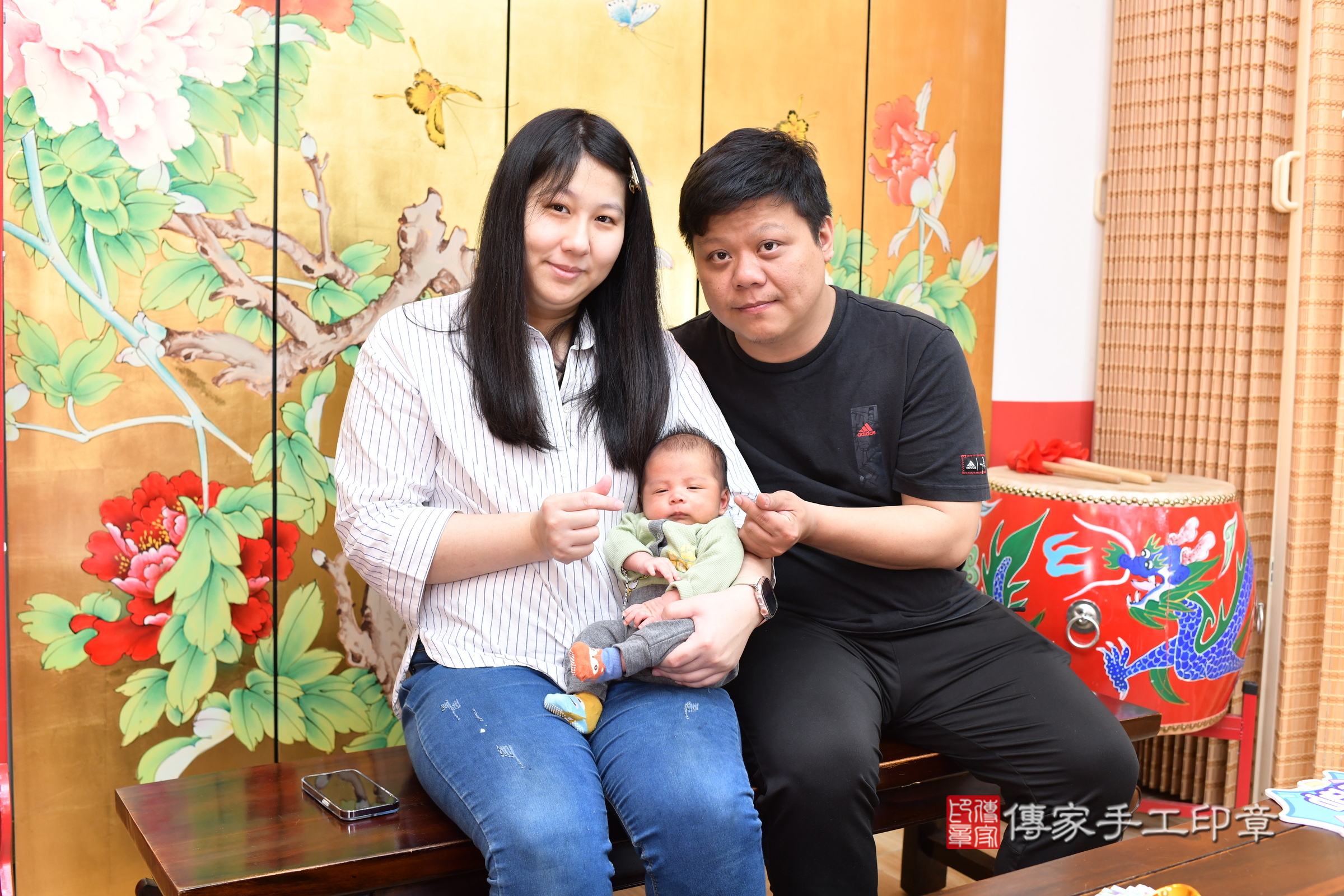 小瀚寶寶(台北市大同區嬰兒寶寶滿月剃頭理髮、嬰兒剃胎毛儀式吉祥話)。中國風會場，爸媽寶貝穿「日中韓」古裝禮服。專業拍照、證書。★購買「臍帶章、肚臍章、胎毛筆刷印章」贈送：剃頭、收涎、抓周，三選一。2025.3.2，照片5