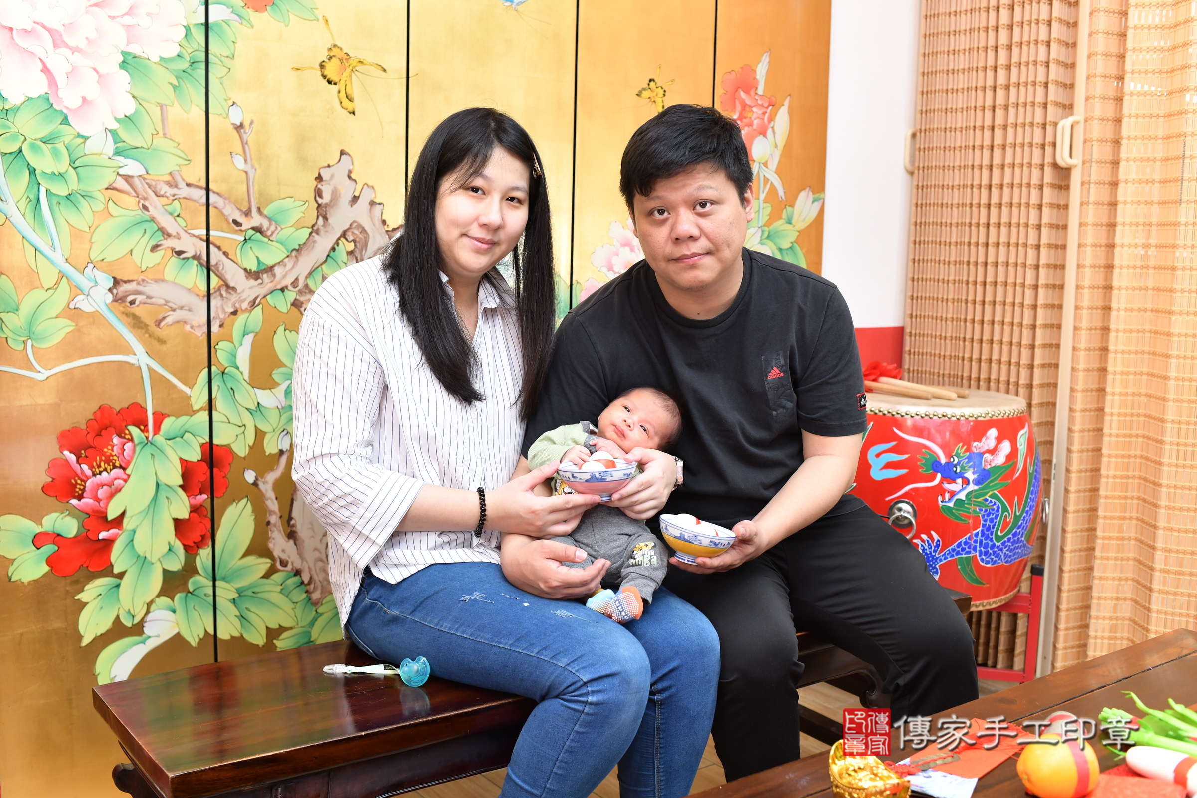 小瀚寶寶(台北市大同區嬰兒寶寶滿月剃頭理髮、嬰兒剃胎毛儀式吉祥話)。中國風會場，爸媽寶貝穿「日中韓」古裝禮服。專業拍照、證書。★購買「臍帶章、肚臍章、胎毛筆刷印章」贈送：剃頭、收涎、抓周，三選一。2025.3.2，照片9