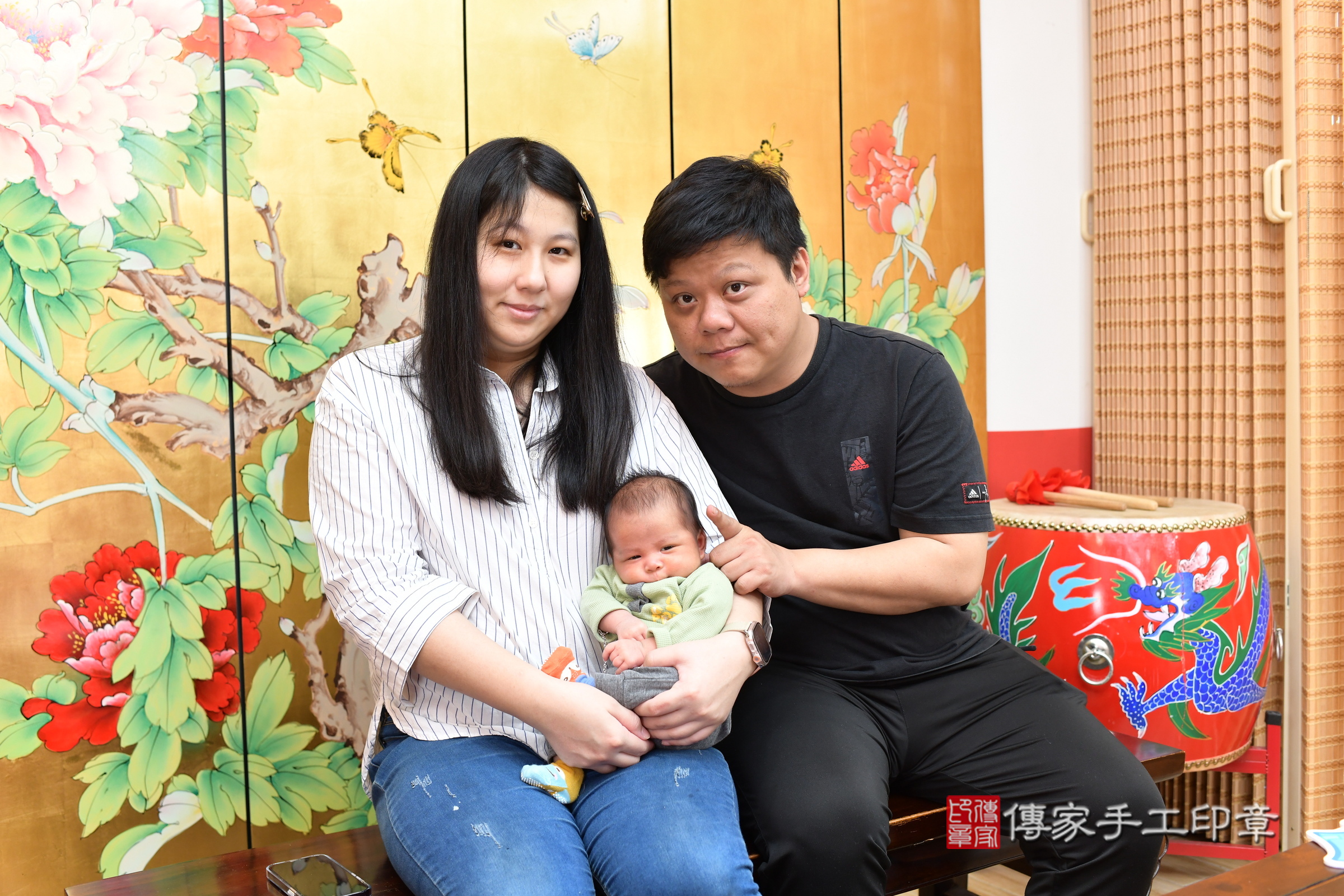 小瀚寶寶(台北市大同區嬰兒寶寶滿月剃頭理髮、嬰兒剃胎毛儀式吉祥話)。中國風會場，爸媽寶貝穿「日中韓」古裝禮服。專業拍照、證書。★購買「臍帶章、肚臍章、胎毛筆刷印章」贈送：剃頭、收涎、抓周，三選一。2025.3.2，照片4