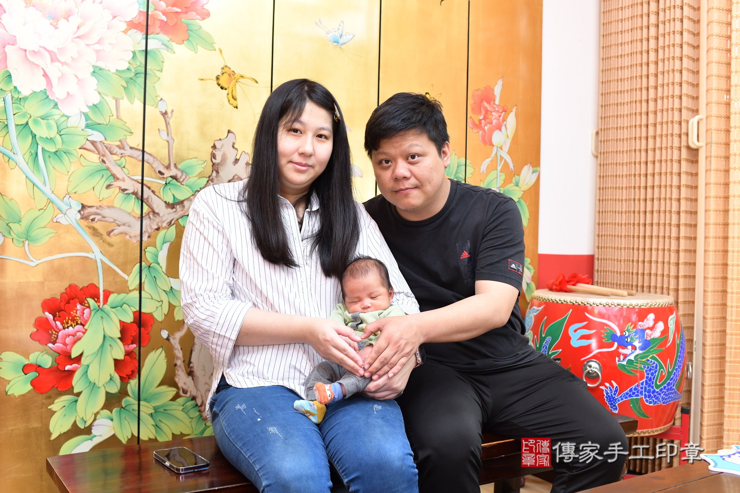 小瀚寶寶(台北市大同區嬰兒寶寶滿月剃頭理髮、嬰兒剃胎毛儀式吉祥話)。中國風會場，爸媽寶貝穿「日中韓」古裝禮服。專業拍照、證書。★購買「臍帶章、肚臍章、胎毛筆刷印章」贈送：剃頭、收涎、抓周，三選一。2025.3.2，照片6
