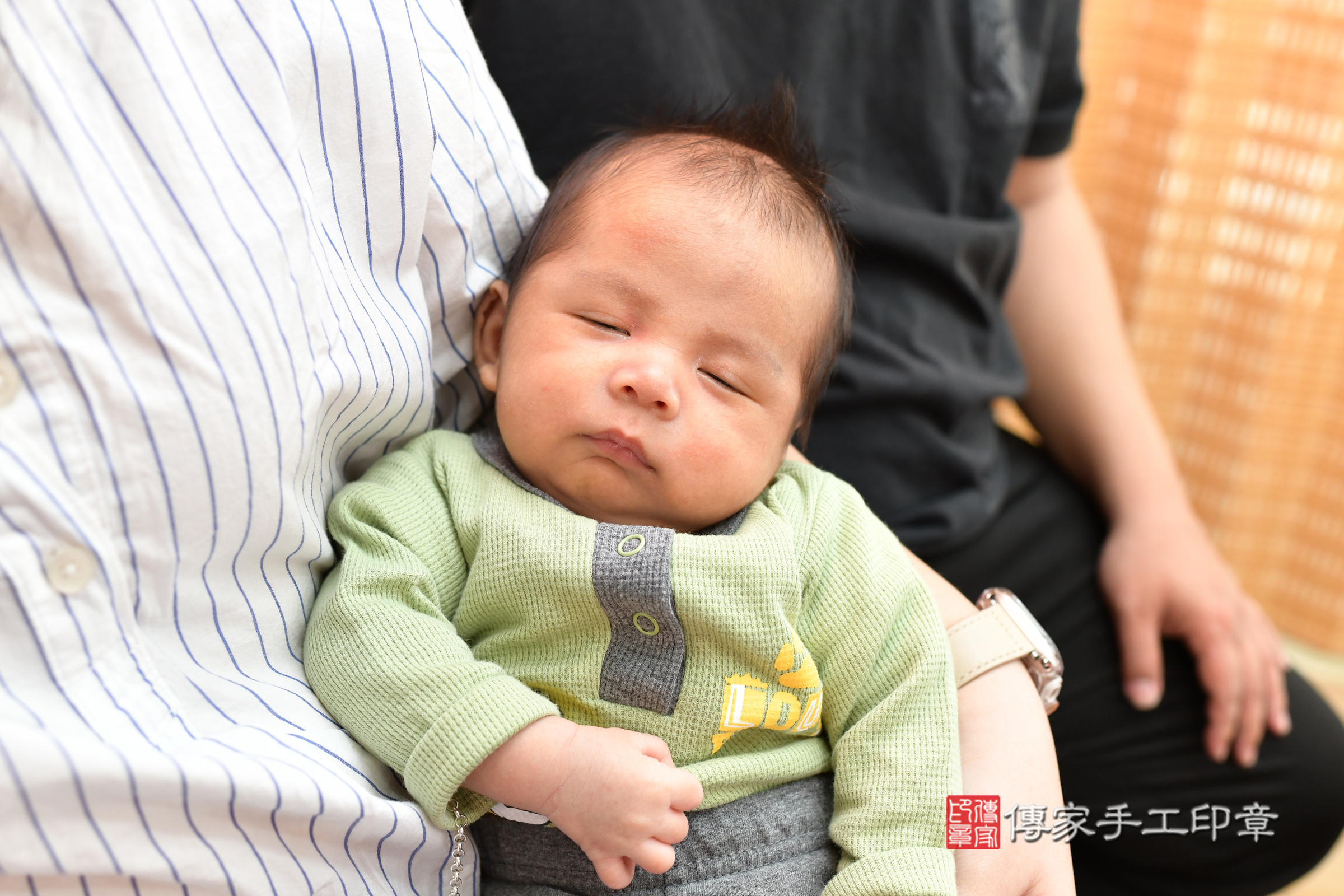 小瀚寶寶(台北市大同區嬰兒寶寶滿月剃頭理髮、嬰兒剃胎毛儀式吉祥話)。中國風會場，爸媽寶貝穿「日中韓」古裝禮服。專業拍照、證書。★購買「臍帶章、肚臍章、胎毛筆刷印章」贈送：剃頭、收涎、抓周，三選一。2025.3.2，照片3