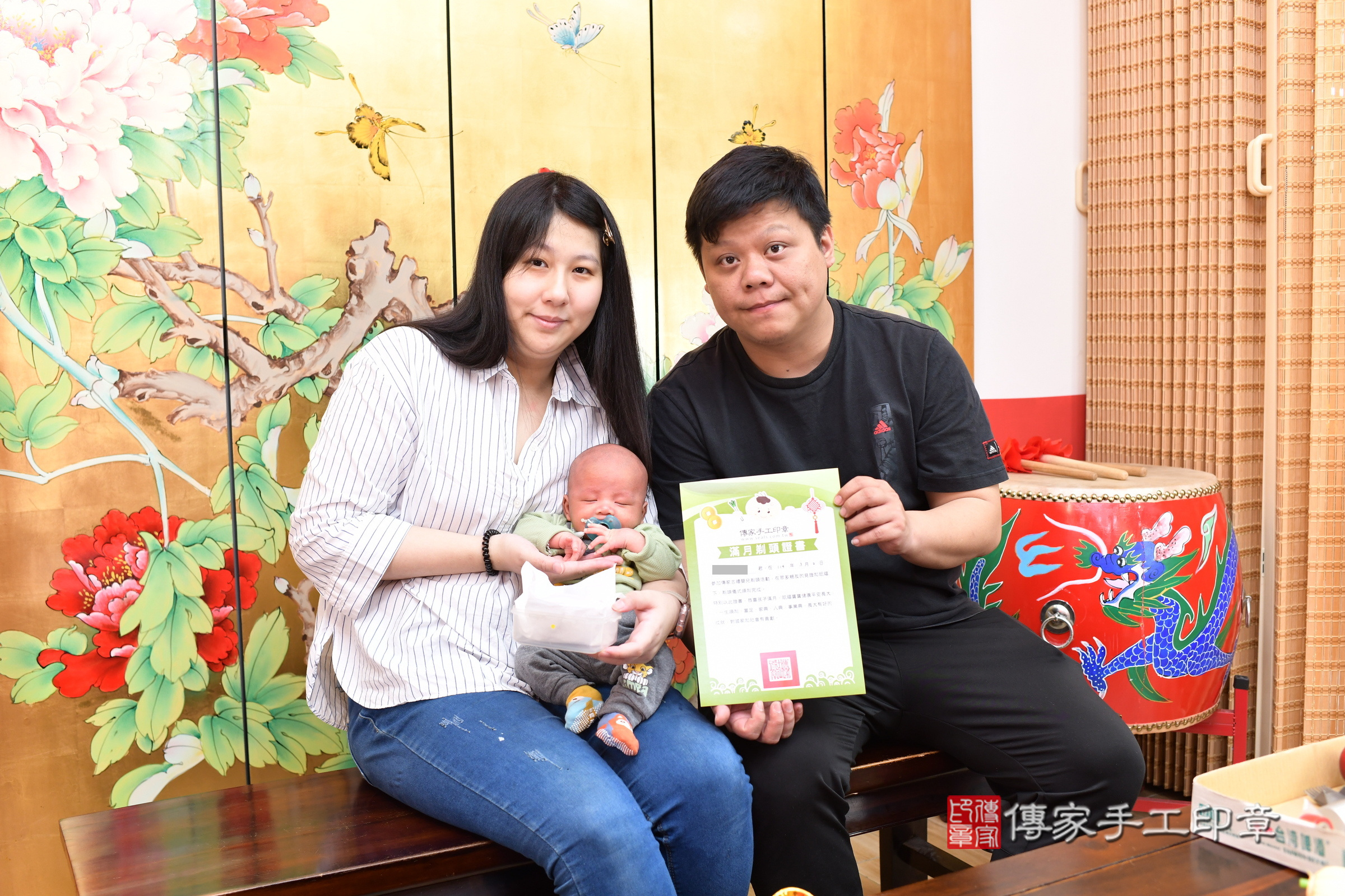 小瀚寶寶(台北市大同區嬰兒寶寶滿月剃頭理髮、嬰兒剃胎毛儀式吉祥話)。中國風會場，爸媽寶貝穿「日中韓」古裝禮服。專業拍照、證書。★購買「臍帶章、肚臍章、胎毛筆刷印章」贈送：剃頭、收涎、抓周，三選一。2025.3.2，照片23
