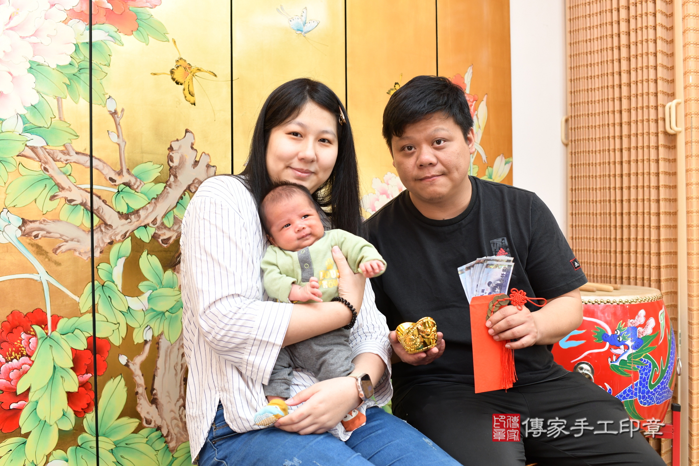 小瀚寶寶(台北市大同區嬰兒寶寶滿月剃頭理髮、嬰兒剃胎毛儀式吉祥話)。中國風會場，爸媽寶貝穿「日中韓」古裝禮服。專業拍照、證書。★購買「臍帶章、肚臍章、胎毛筆刷印章」贈送：剃頭、收涎、抓周，三選一。2025.3.2，照片19
