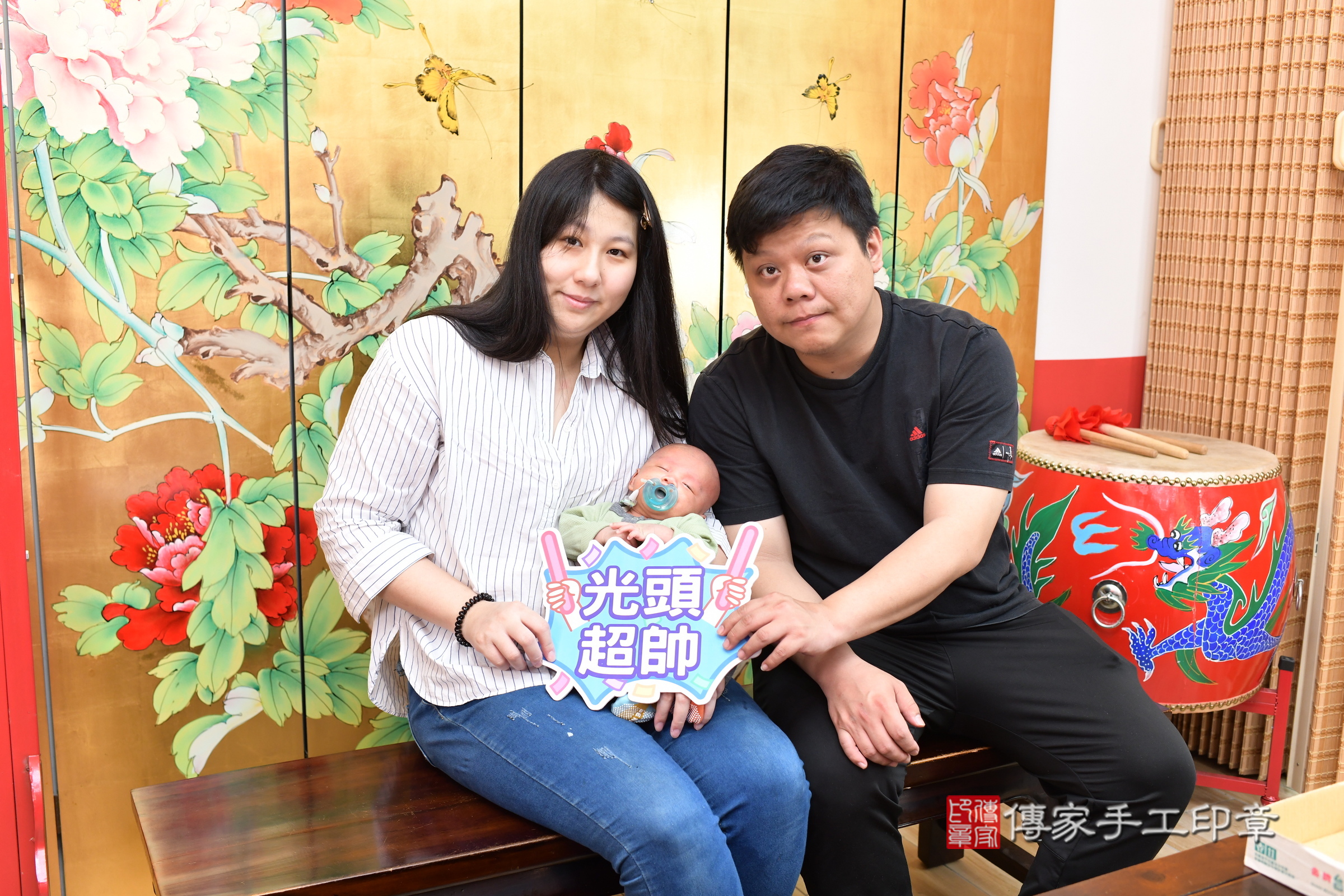 小瀚寶寶(台北市大同區嬰兒寶寶滿月剃頭理髮、嬰兒剃胎毛儀式吉祥話)。中國風會場，爸媽寶貝穿「日中韓」古裝禮服。專業拍照、證書。★購買「臍帶章、肚臍章、胎毛筆刷印章」贈送：剃頭、收涎、抓周，三選一。2025.3.2，照片21