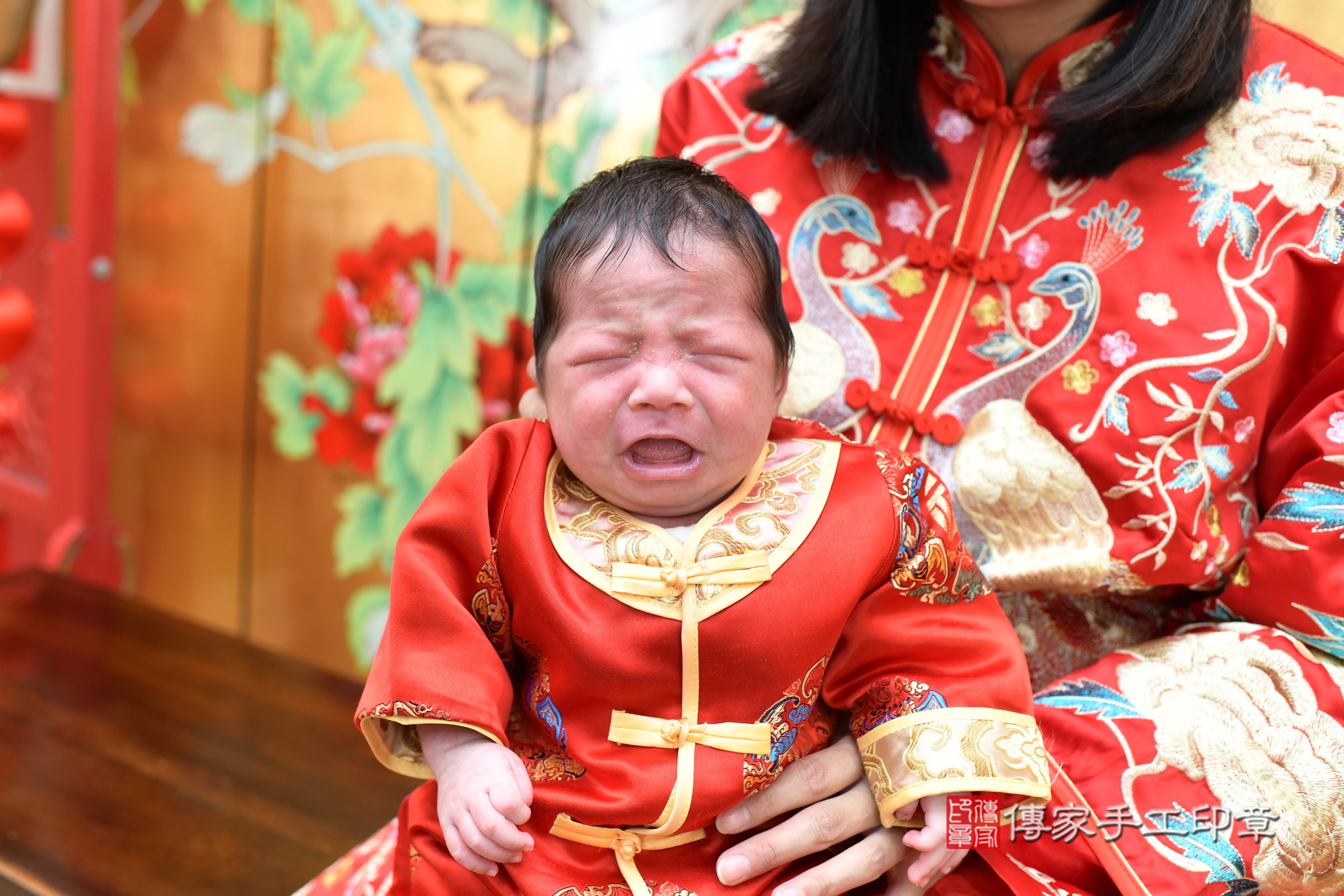 小宸寶寶(台北市大同區嬰兒寶寶滿月剃頭理髮、嬰兒剃胎毛儀式吉祥話)。中國風會場，爸媽寶貝穿「日中韓」古裝禮服。專業拍照、證書。★購買「臍帶章、肚臍章、胎毛筆刷印章」贈送：剃頭、收涎、抓周，三選一。2025.3.7，照片5