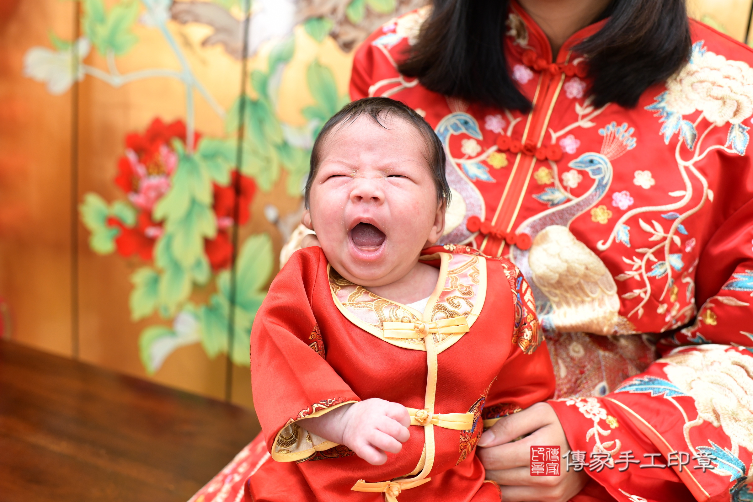 小宸寶寶(台北市大同區嬰兒寶寶滿月剃頭理髮、嬰兒剃胎毛儀式吉祥話)。中國風會場，爸媽寶貝穿「日中韓」古裝禮服。專業拍照、證書。★購買「臍帶章、肚臍章、胎毛筆刷印章」贈送：剃頭、收涎、抓周，三選一。2025.3.7，照片6