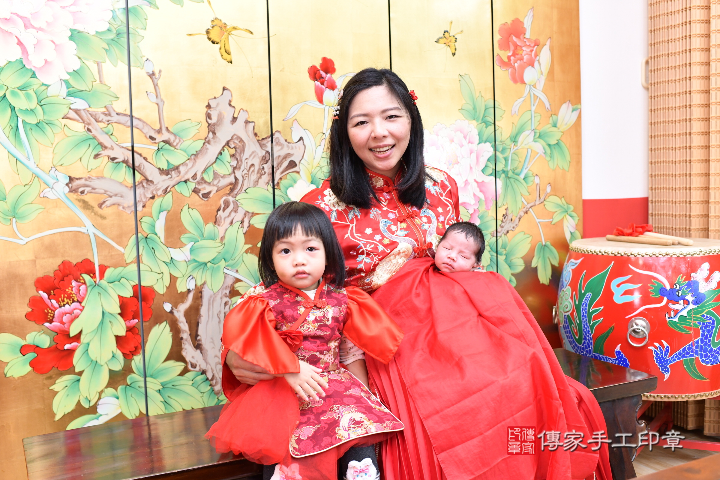 小宸寶寶(台北市大同區嬰兒寶寶滿月剃頭理髮、嬰兒剃胎毛儀式吉祥話)。中國風會場，爸媽寶貝穿「日中韓」古裝禮服。專業拍照、證書。★購買「臍帶章、肚臍章、胎毛筆刷印章」贈送：剃頭、收涎、抓周，三選一。2025.3.7，照片14