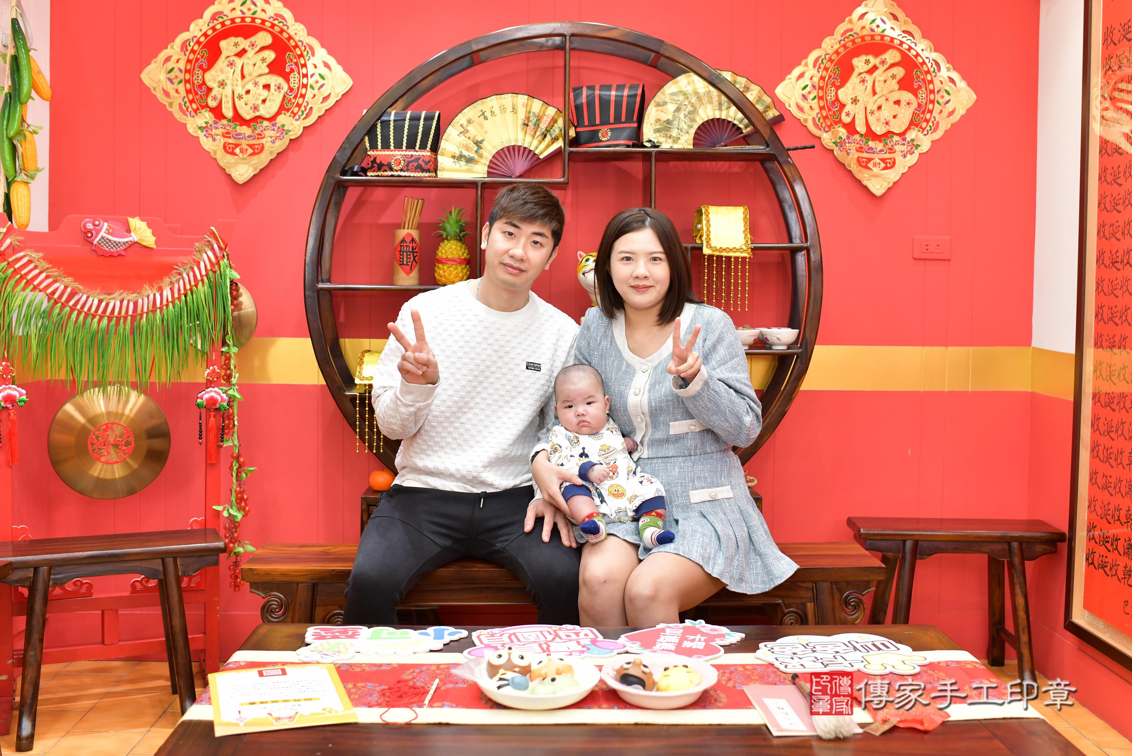 傳家手工印章桃園店、抓周、度脺、中國風會場、傳家嬰兒古禮、吉祥話、抓周道具物品24種、拍照。抓周證書。寶寶抓周、滿周歲、生日快樂、祝福