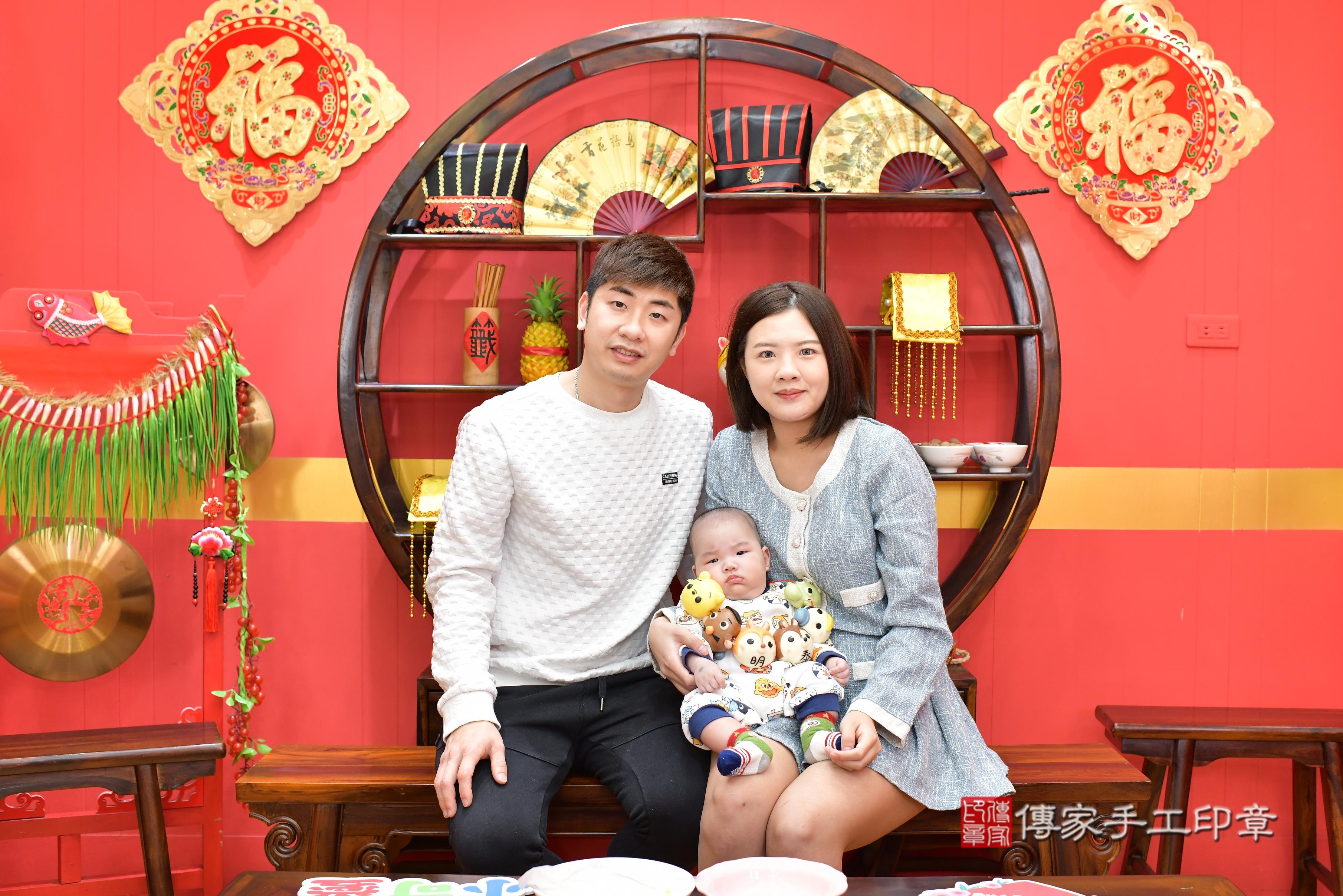 傳家手工印章桃園店、抓周、度脺、中國風會場、傳家嬰兒古禮、吉祥話、抓周道具物品24種、拍照。抓周證書。寶寶抓周、滿周歲、生日快樂、祝福
