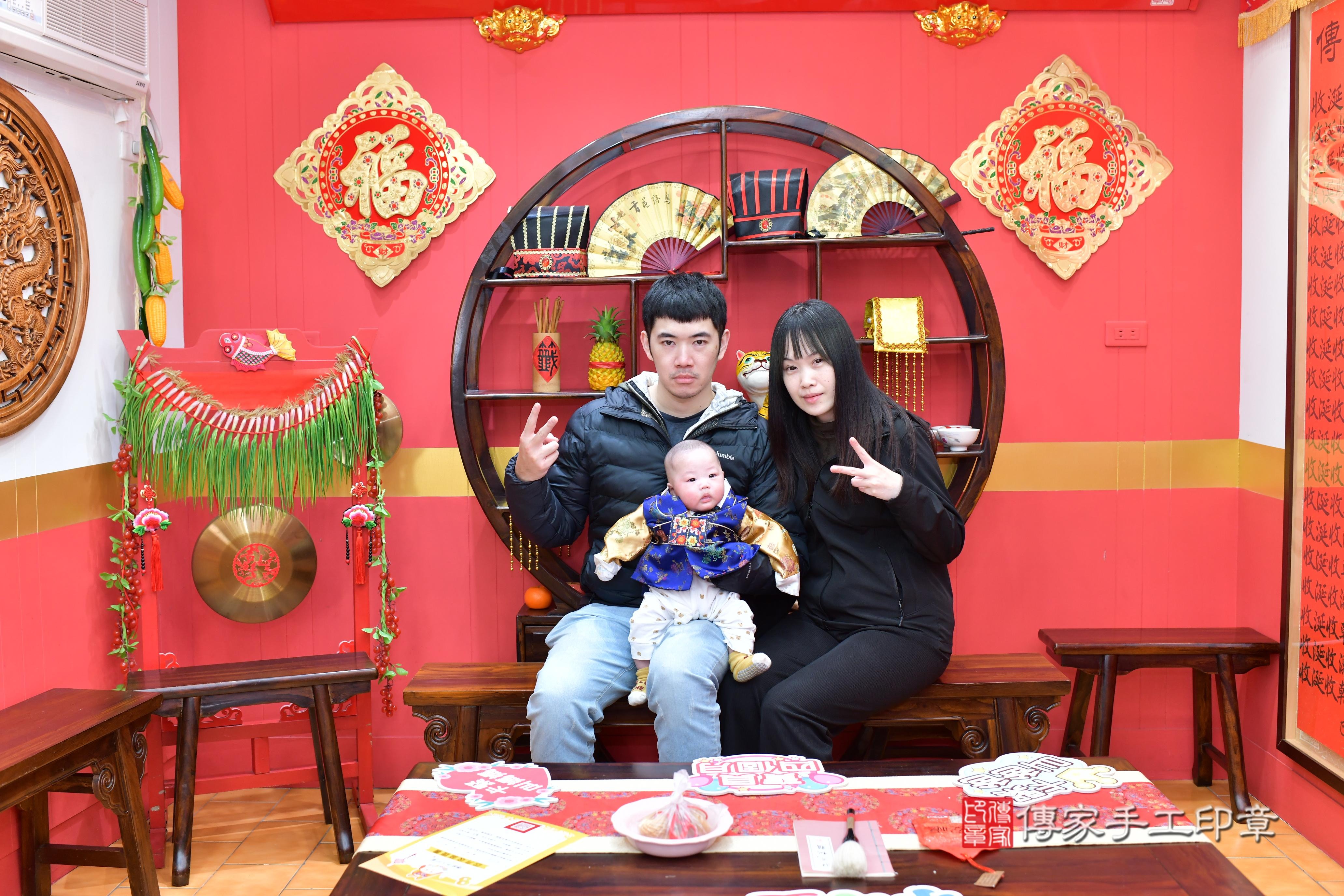 傳家手工印章桃園店、抓周、度脺、中國風會場、傳家嬰兒古禮、吉祥話、抓周道具物品24種、拍照。抓周證書。寶寶抓周、滿周歲、生日快樂、祝福