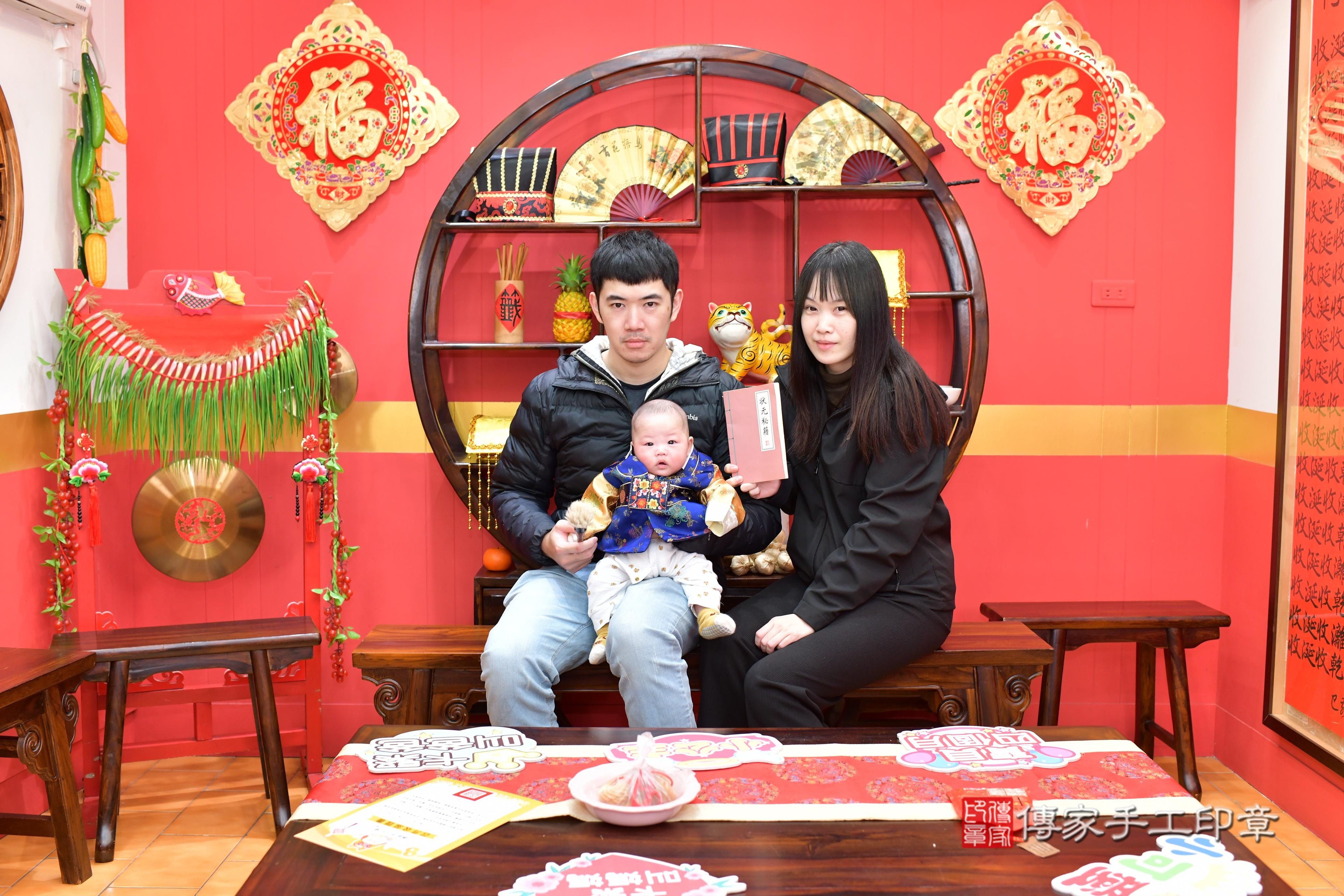 傳家手工印章桃園店、抓周、度脺、中國風會場、傳家嬰兒古禮、吉祥話、抓周道具物品24種、拍照。抓周證書。寶寶抓周、滿周歲、生日快樂、祝福
