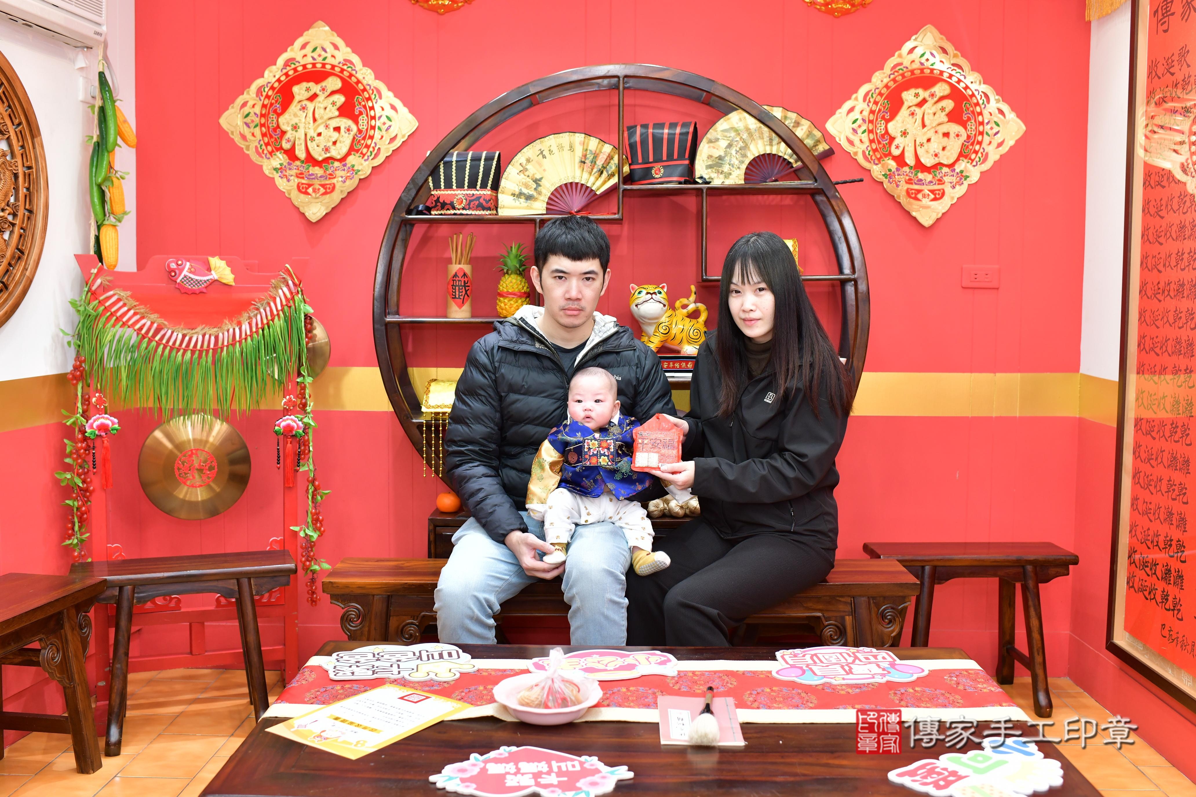 傳家手工印章桃園店、抓周、度脺、中國風會場、傳家嬰兒古禮、吉祥話、抓周道具物品24種、拍照。抓周證書。寶寶抓周、滿周歲、生日快樂、祝福