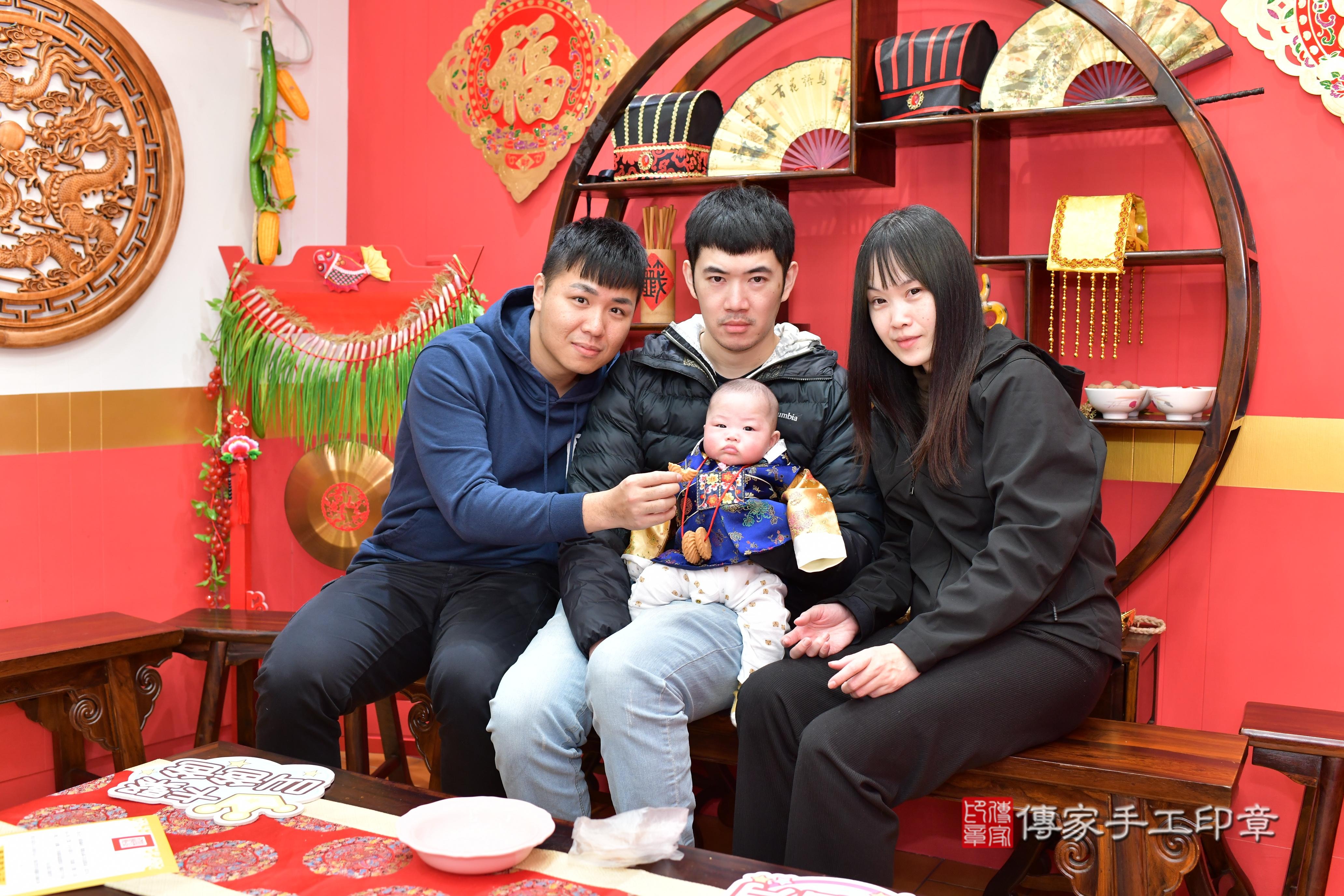 傳家手工印章桃園店、抓周、度脺、中國風會場、傳家嬰兒古禮、吉祥話、抓周道具物品24種、拍照。抓周證書。寶寶抓周、滿周歲、生日快樂、祝福