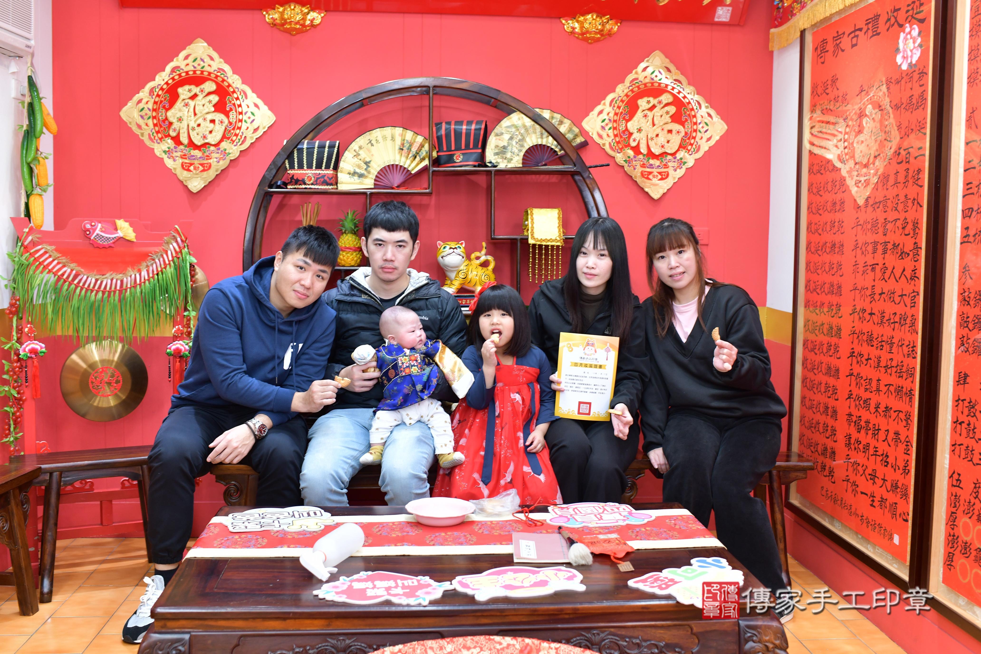 傳家手工印章桃園店、抓周、度脺、中國風會場、傳家嬰兒古禮、吉祥話、抓周道具物品24種、拍照。抓周證書。寶寶抓周、滿周歲、生日快樂、祝福