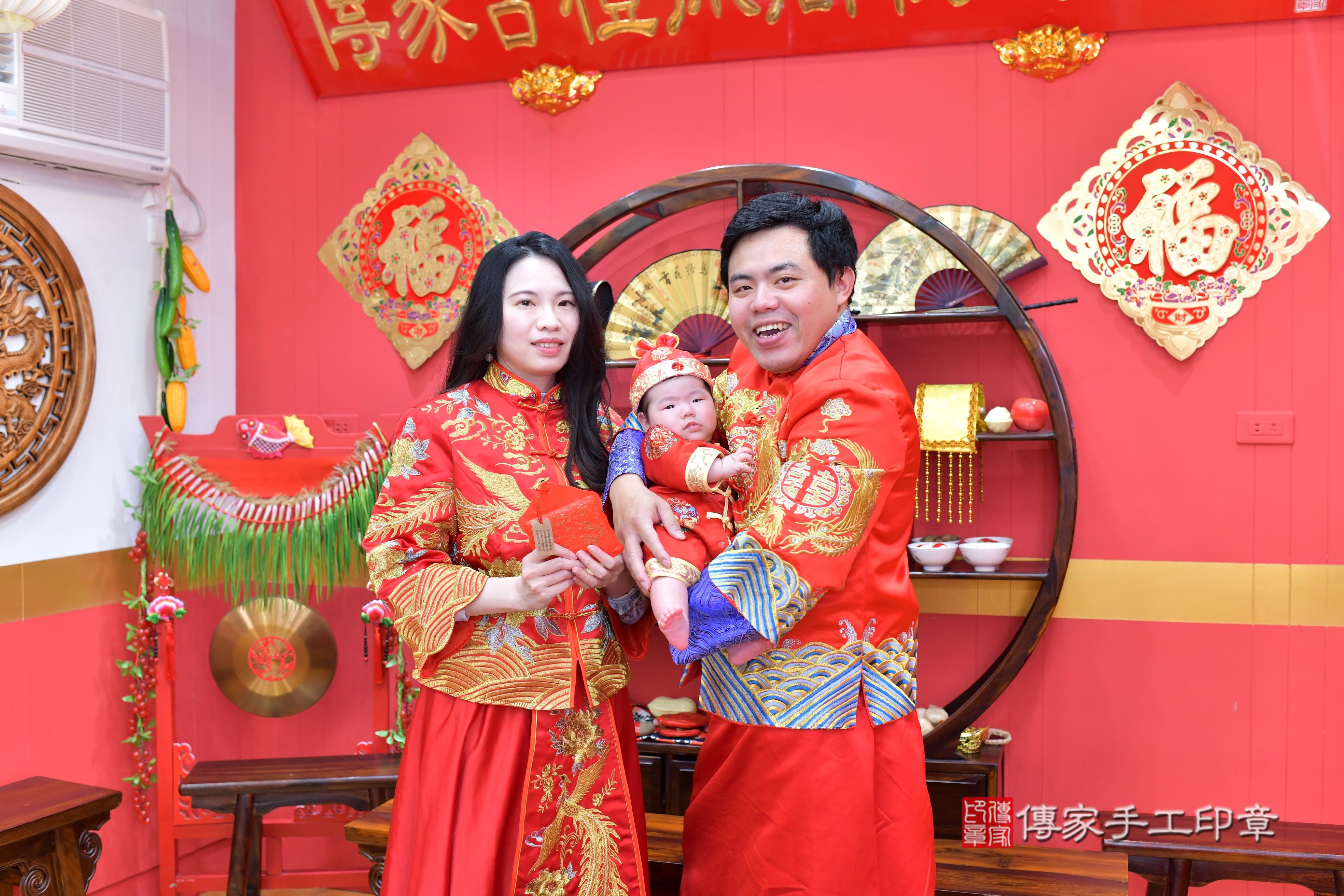 傳家手工印章桃園店、抓周、度脺、中國風會場、傳家嬰兒古禮、吉祥話、抓周道具物品24種、拍照。抓周證書。寶寶抓周、滿周歲、生日快樂、祝福