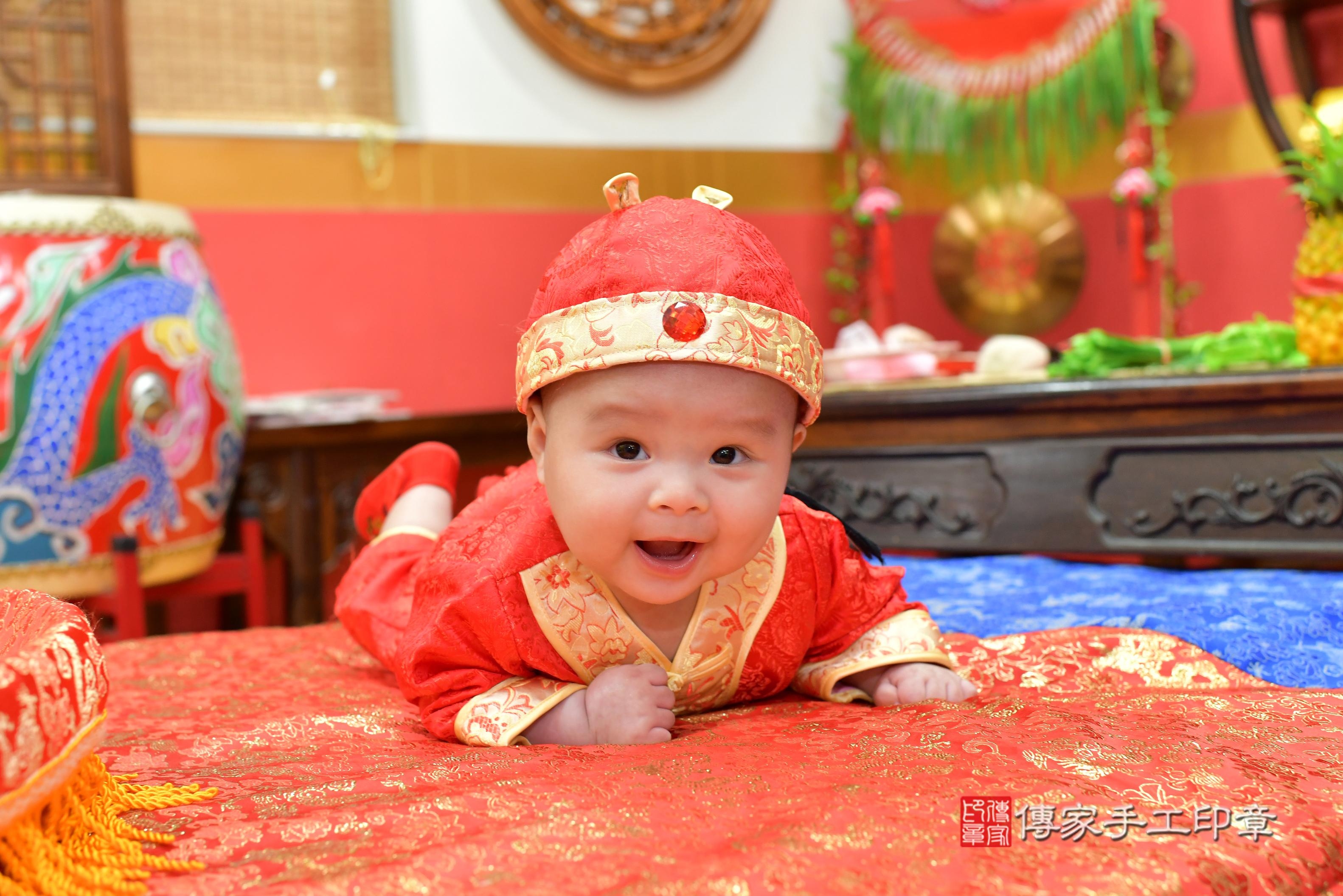 傳家手工印章桃園店、抓周、度脺、中國風會場、傳家嬰兒古禮、吉祥話、抓周道具物品24種、拍照。抓周證書。寶寶抓周、滿周歲、生日快樂、祝福