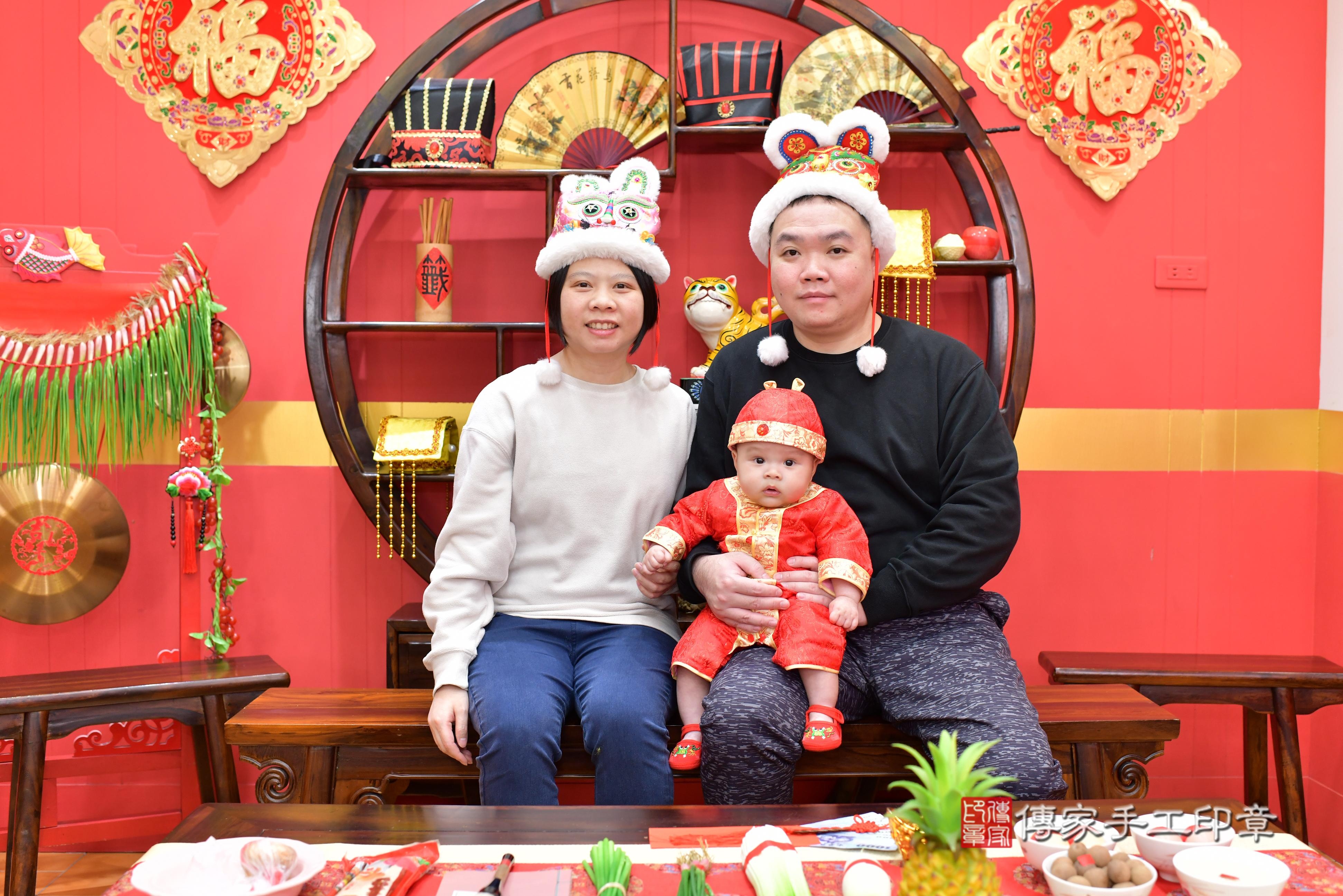 傳家手工印章桃園店、抓周、度脺、中國風會場、傳家嬰兒古禮、吉祥話、抓周道具物品24種、拍照。抓周證書。寶寶抓周、滿周歲、生日快樂、祝福