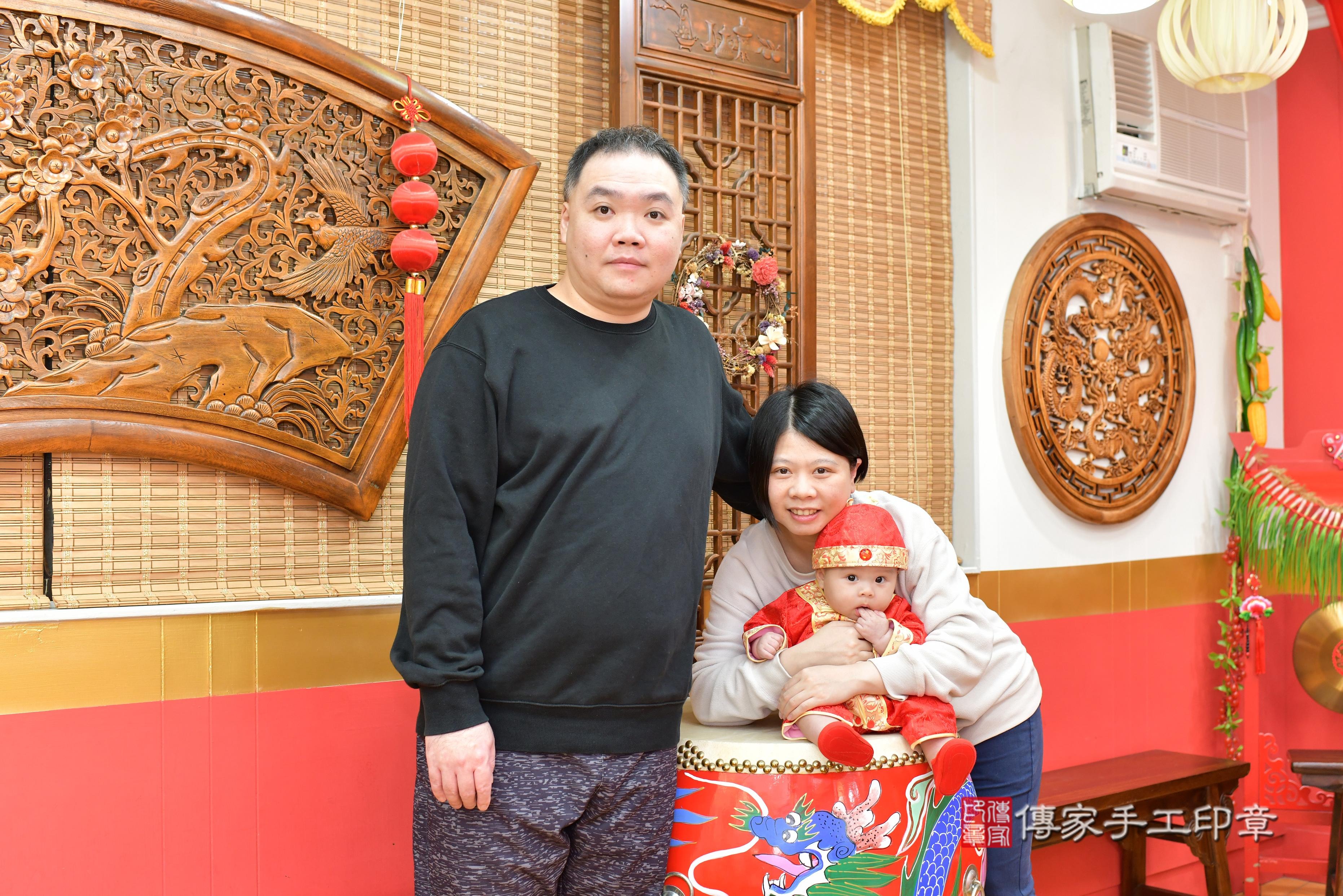 傳家手工印章桃園店、抓周、度脺、中國風會場、傳家嬰兒古禮、吉祥話、抓周道具物品24種、拍照。抓周證書。寶寶抓周、滿周歲、生日快樂、祝福