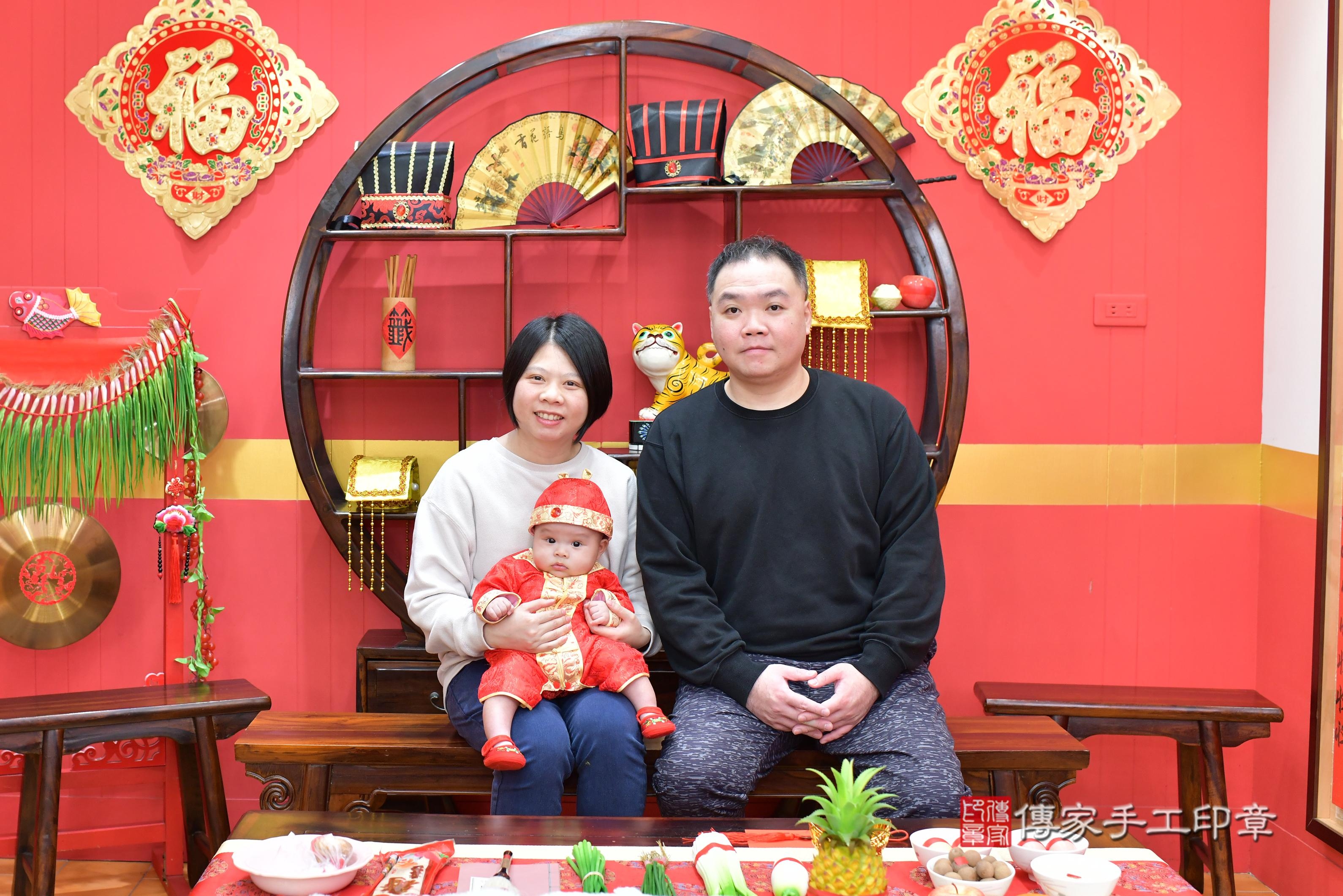 傳家手工印章桃園店、抓周、度脺、中國風會場、傳家嬰兒古禮、吉祥話、抓周道具物品24種、拍照。抓周證書。寶寶抓周、滿周歲、生日快樂、祝福