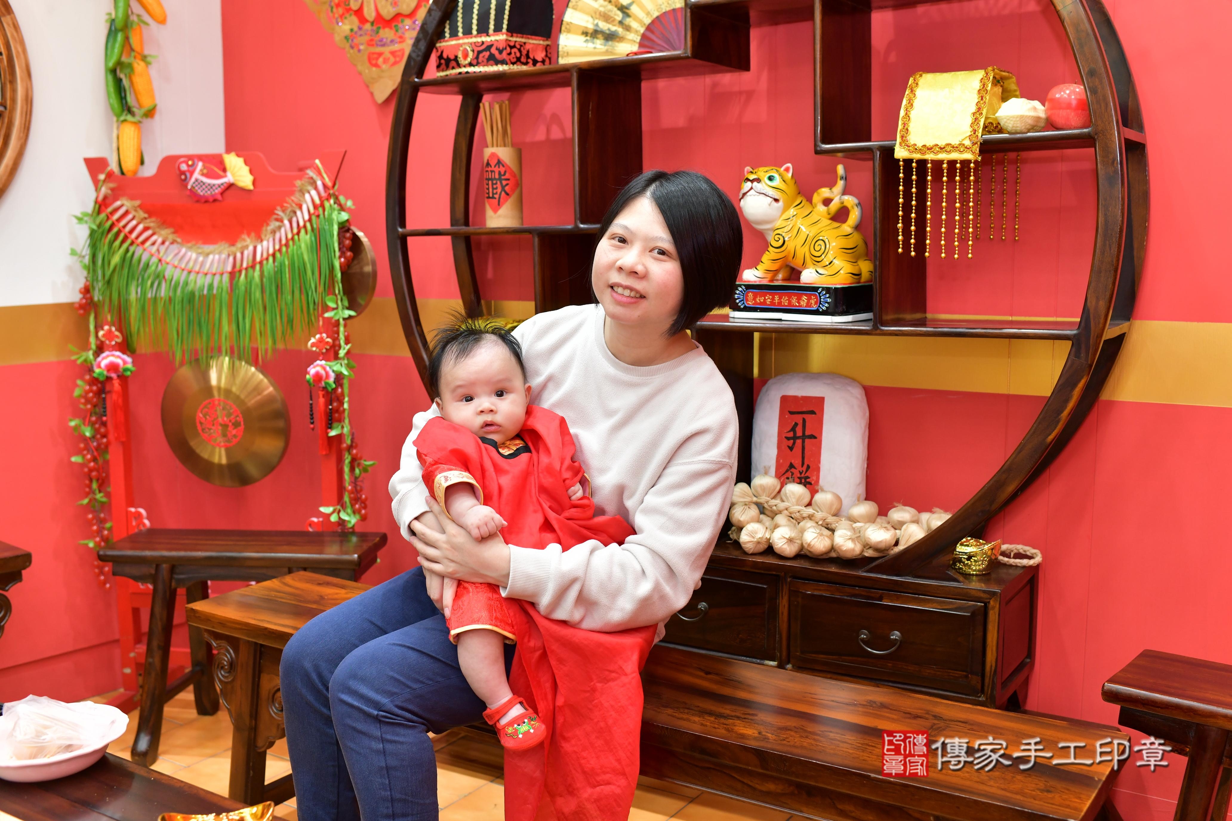 傳家手工印章桃園店、抓周、度脺、中國風會場、傳家嬰兒古禮、吉祥話、抓周道具物品24種、拍照。抓周證書。寶寶抓周、滿周歲、生日快樂、祝福