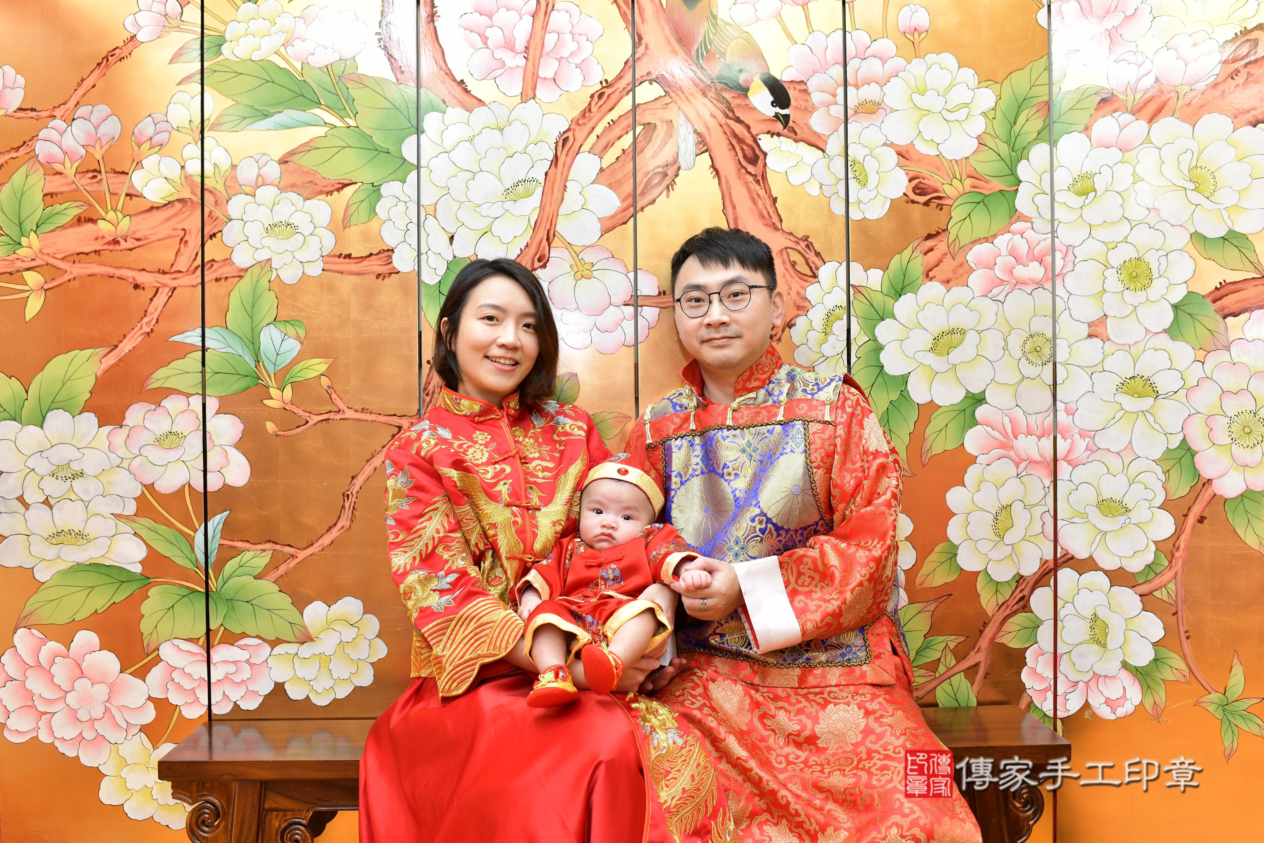 傳家手工印章桃園店、抓周、度脺、中國風會場、傳家嬰兒古禮、吉祥話、抓周道具物品24種、拍照。抓周證書。寶寶抓周、滿周歲、生日快樂、祝福