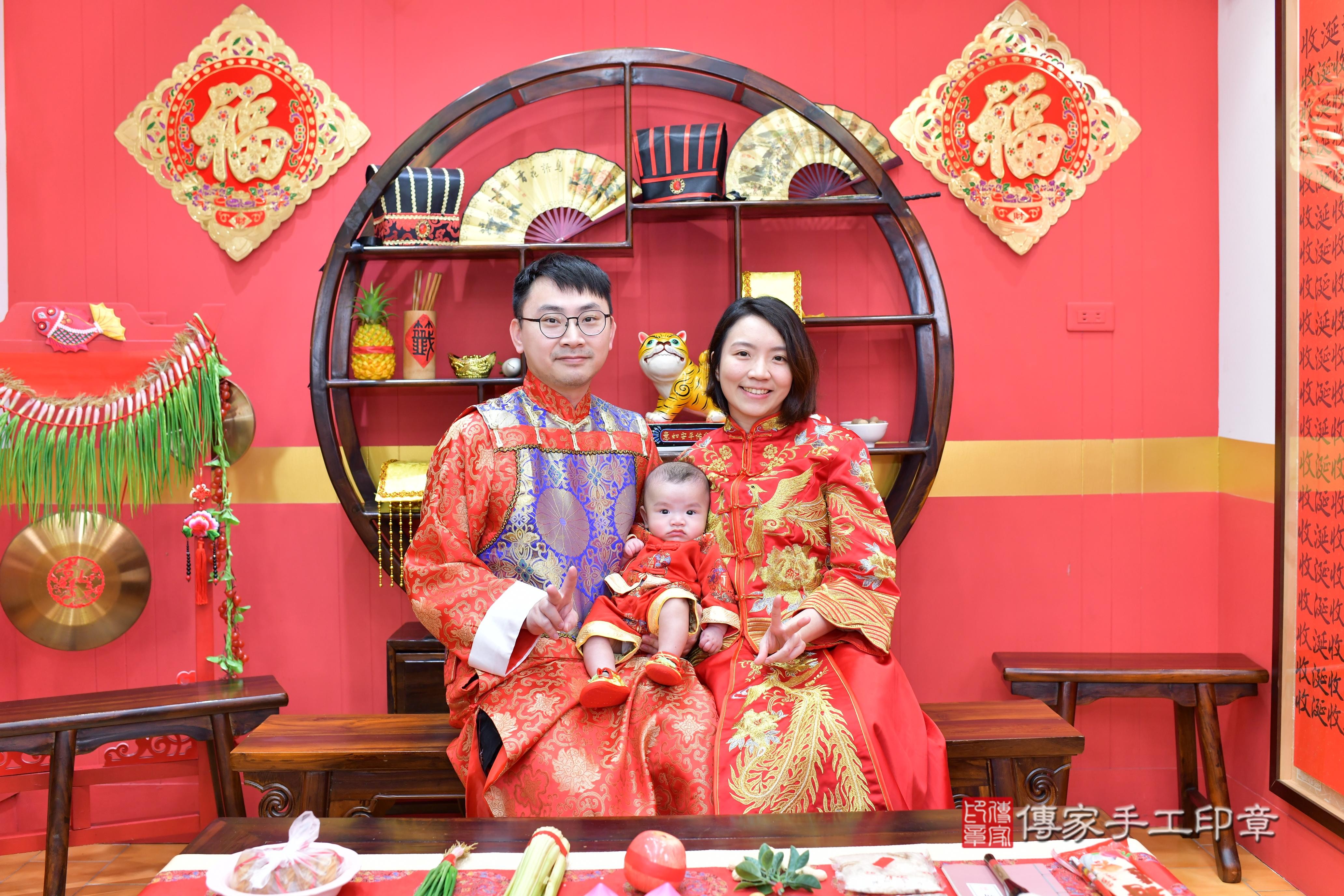 傳家手工印章桃園店、抓周、度脺、中國風會場、傳家嬰兒古禮、吉祥話、抓周道具物品24種、拍照。抓周證書。寶寶抓周、滿周歲、生日快樂、祝福