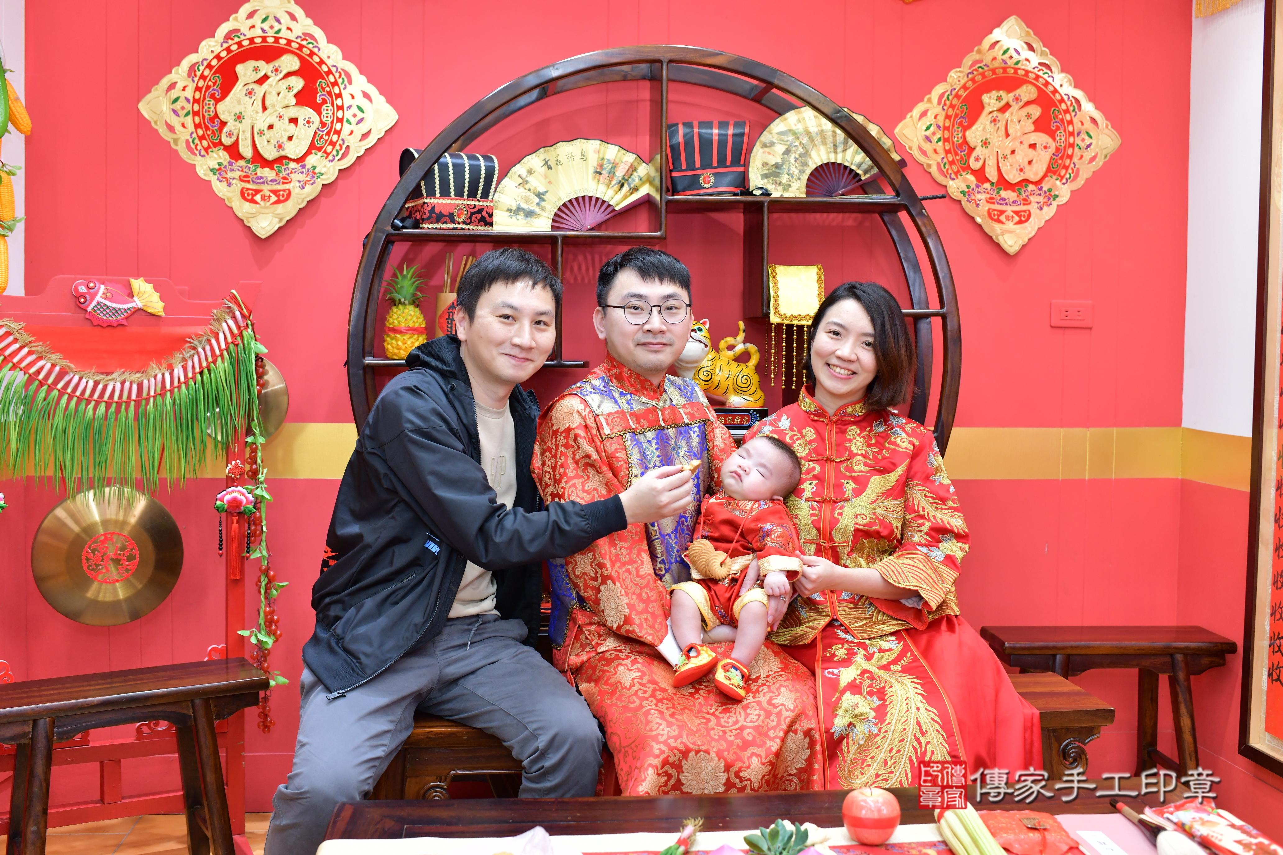 傳家手工印章桃園店、抓周、度脺、中國風會場、傳家嬰兒古禮、吉祥話、抓周道具物品24種、拍照。抓周證書。寶寶抓周、滿周歲、生日快樂、祝福