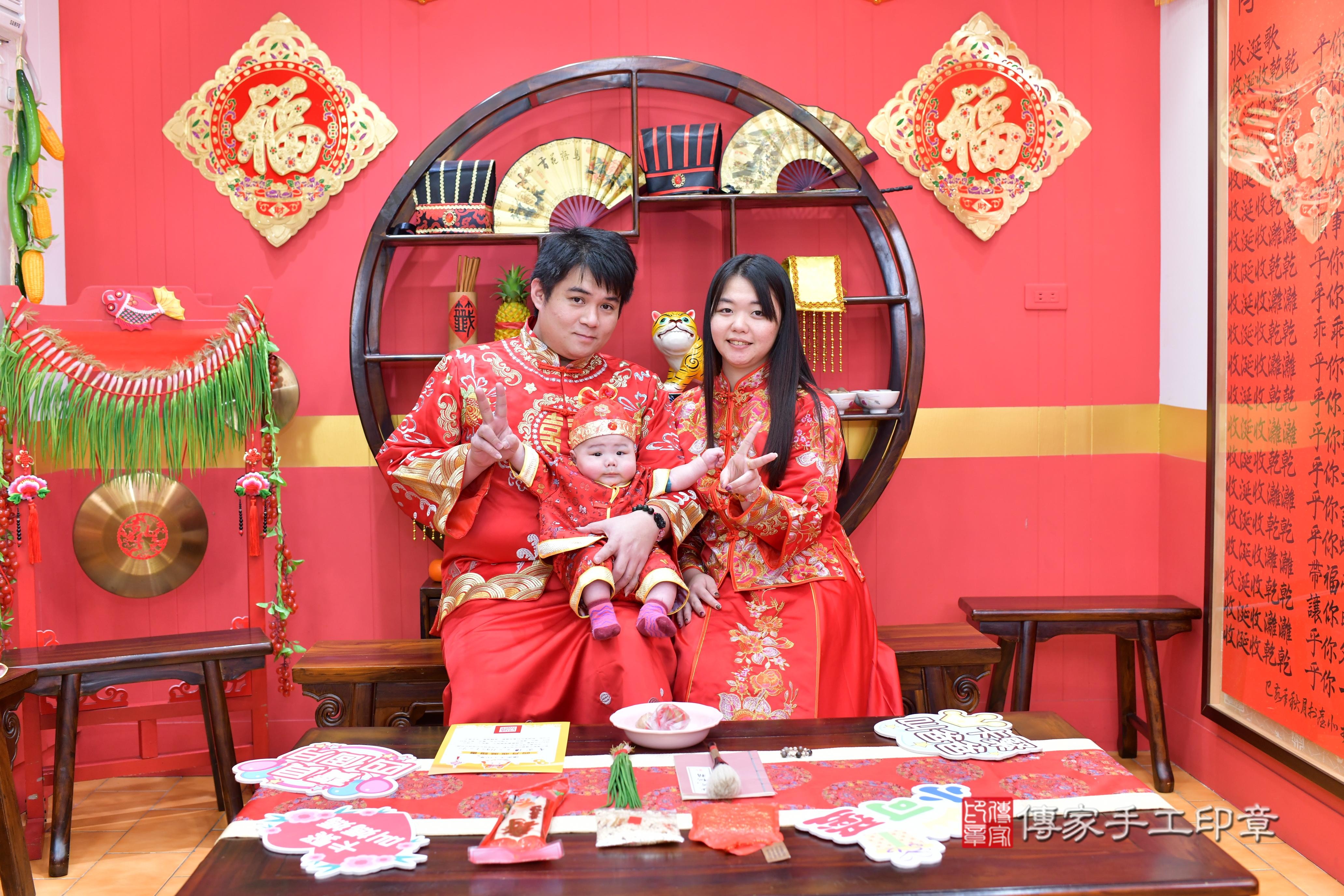 傳家手工印章桃園店、抓周、度脺、中國風會場、傳家嬰兒古禮、吉祥話、抓周道具物品24種、拍照。抓周證書。寶寶抓周、滿周歲、生日快樂、祝福