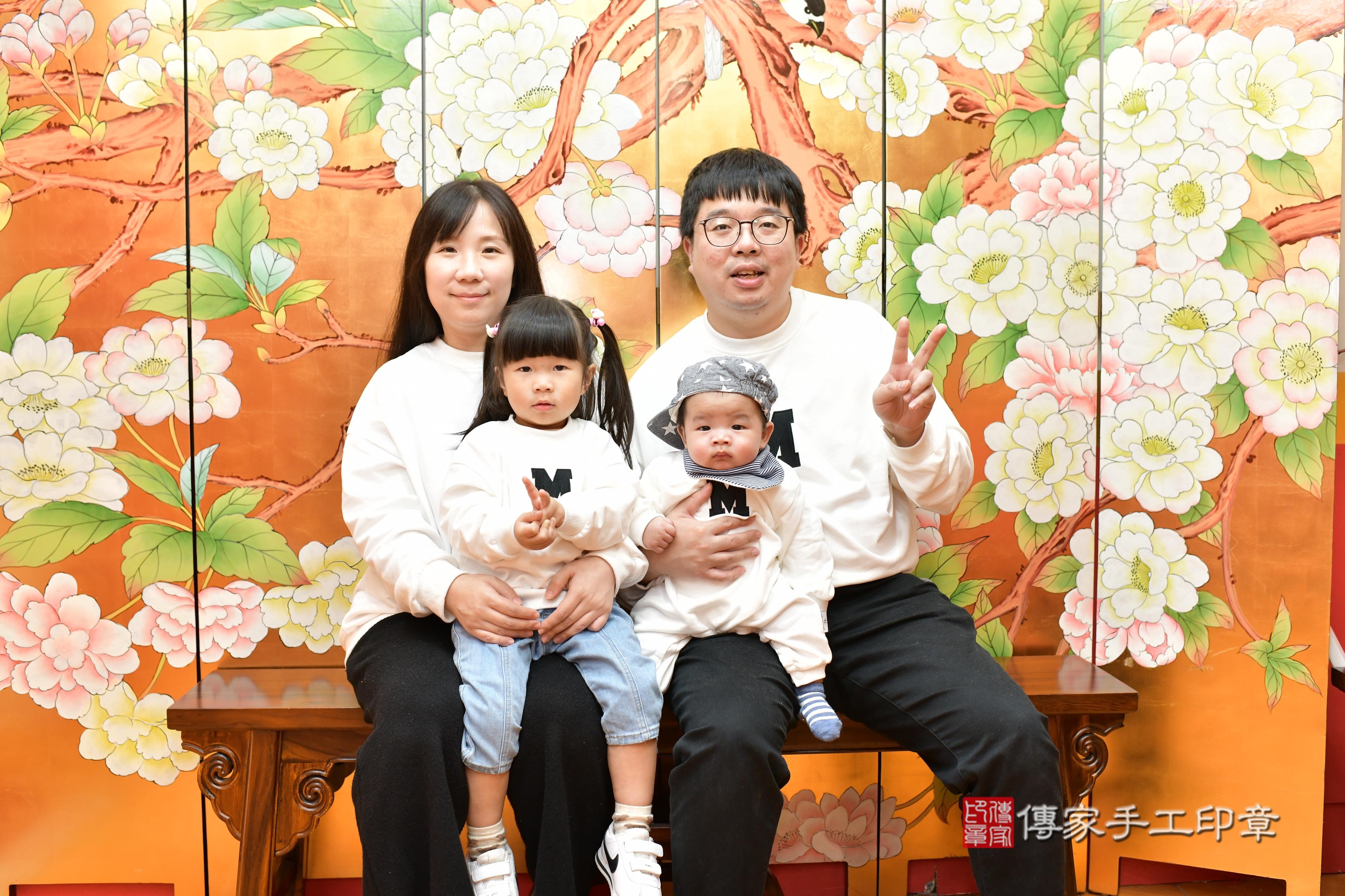 傳家手工印章桃園店、抓周、度脺、中國風會場、傳家嬰兒古禮、吉祥話、抓周道具物品24種、拍照。抓周證書。寶寶抓周、滿周歲、生日快樂、祝福