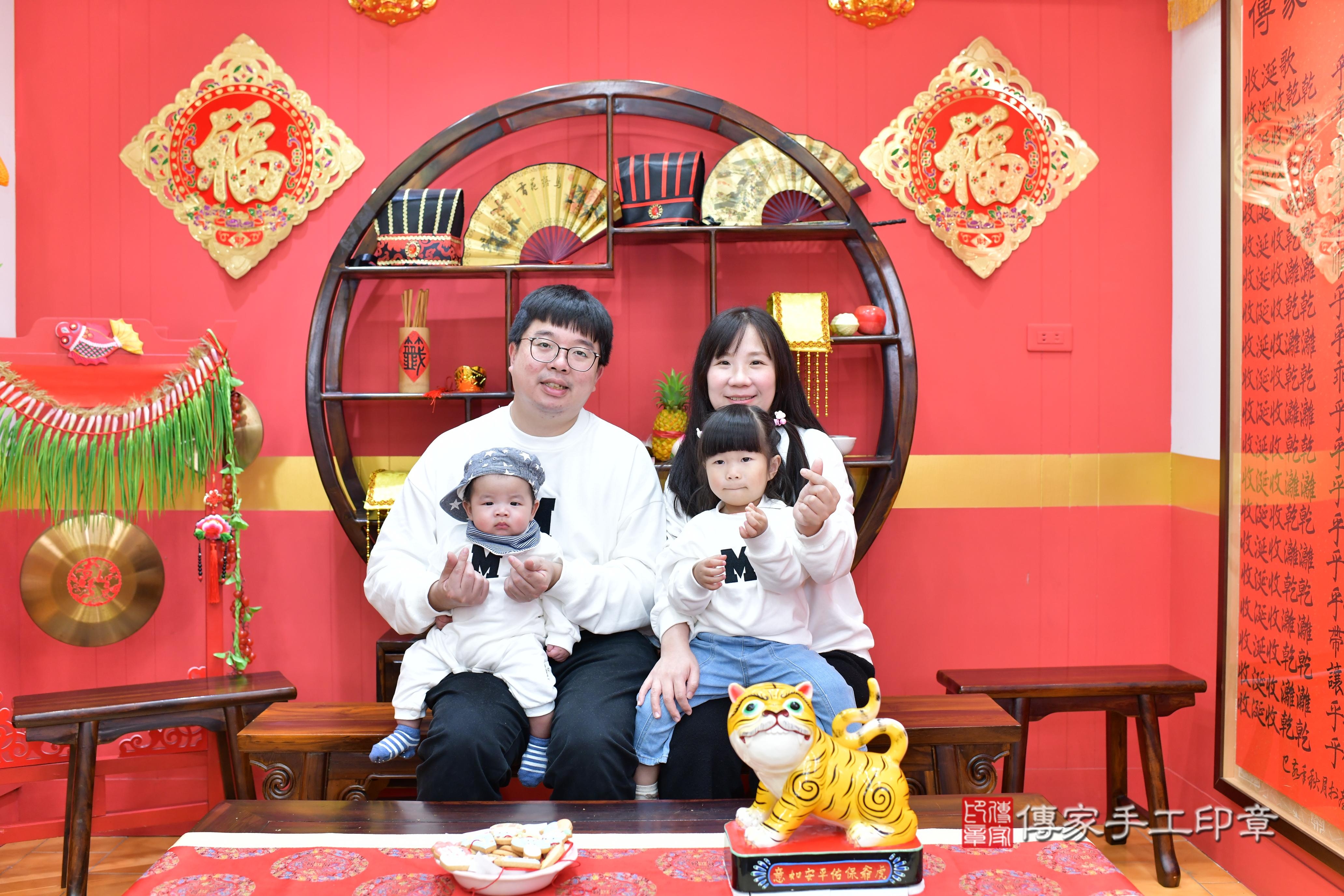 傳家手工印章桃園店、抓周、度脺、中國風會場、傳家嬰兒古禮、吉祥話、抓周道具物品24種、拍照。抓周證書。寶寶抓周、滿周歲、生日快樂、祝福