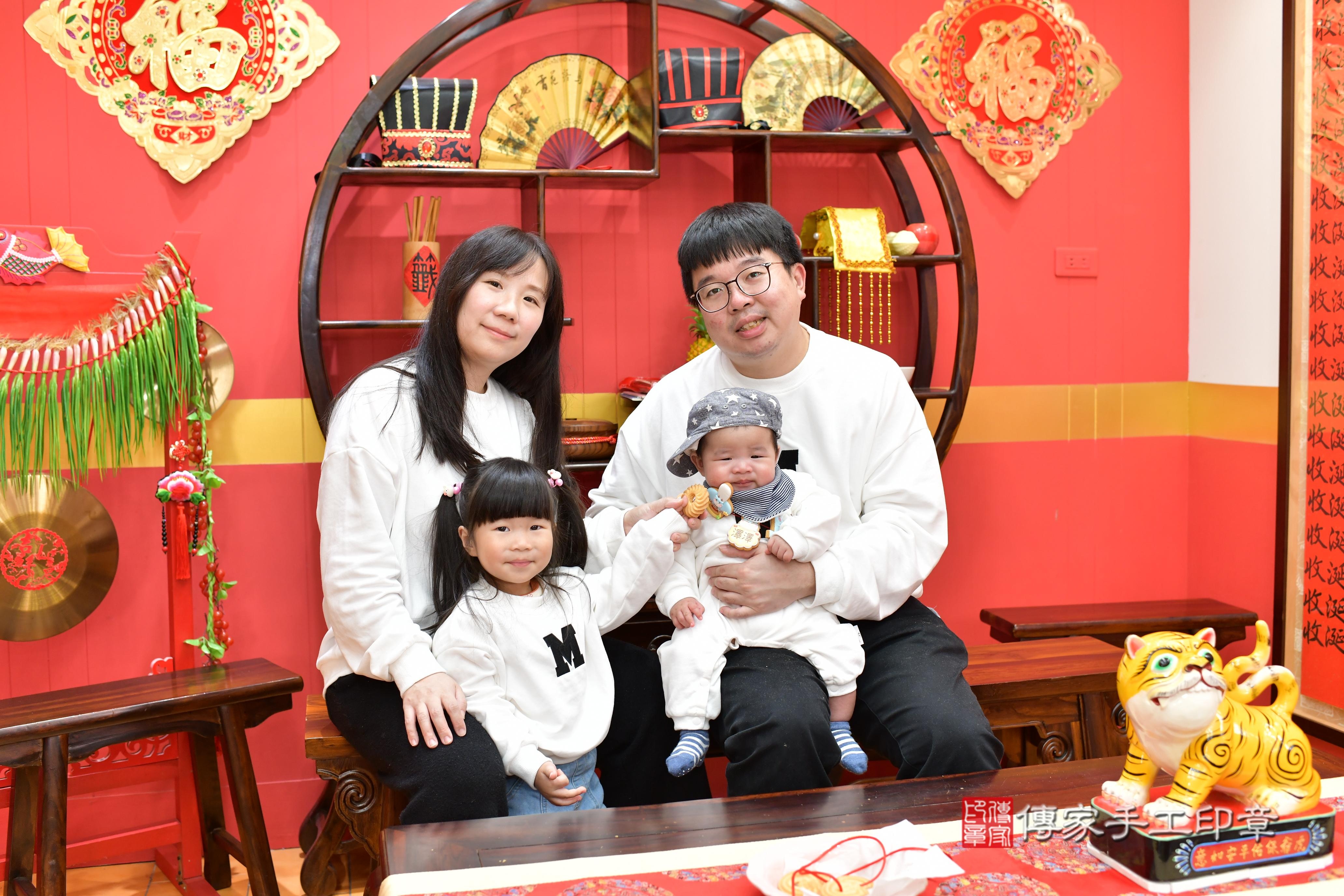 傳家手工印章桃園店、抓周、度脺、中國風會場、傳家嬰兒古禮、吉祥話、抓周道具物品24種、拍照。抓周證書。寶寶抓周、滿周歲、生日快樂、祝福