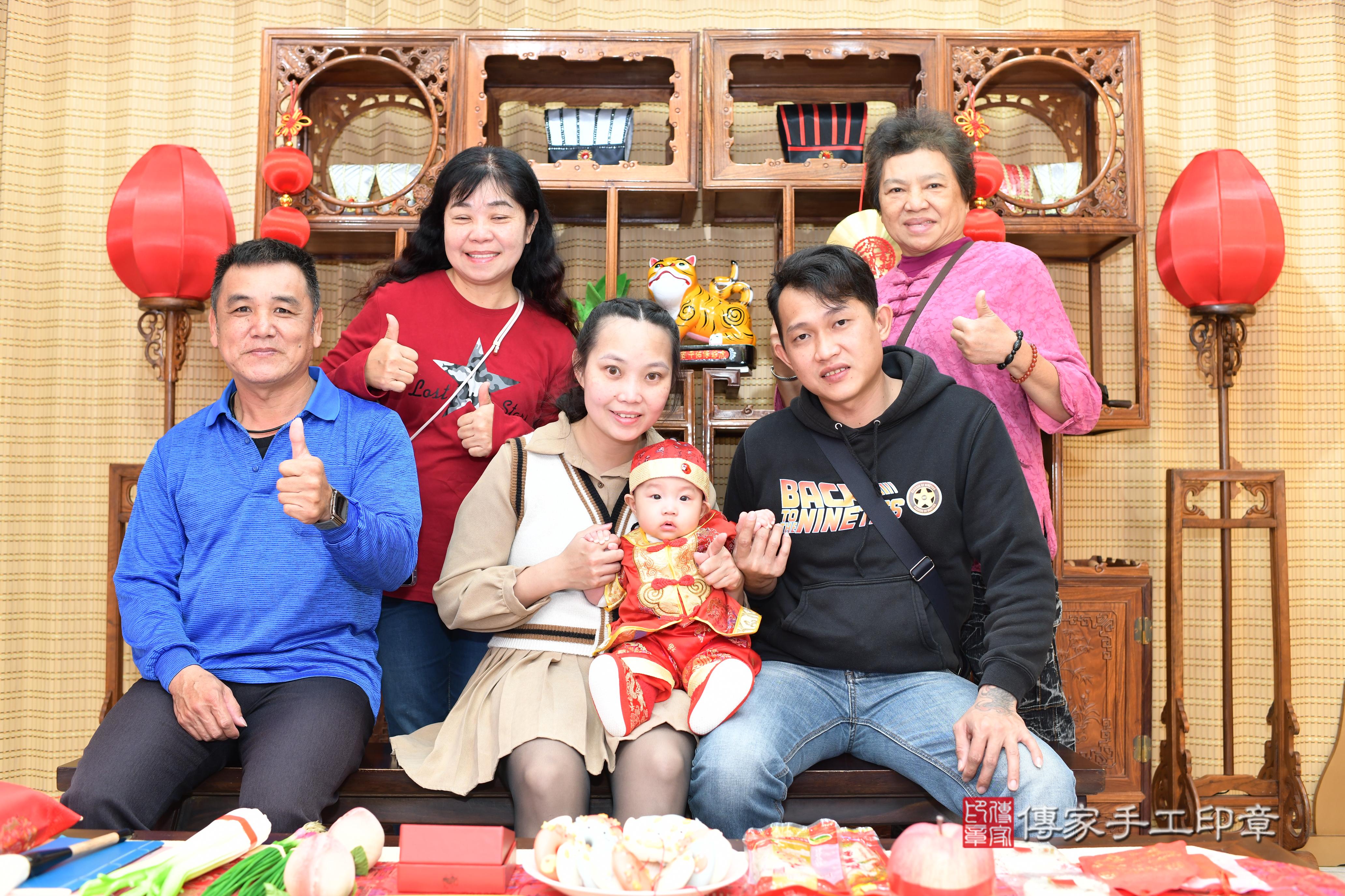 傳家手工印章高雄店、抓周、度脺、中國風會場、傳家嬰兒古禮、吉祥話、抓周道具物品24種、拍照。抓周證書。寶寶抓周、滿周歲、生日快樂、祝福