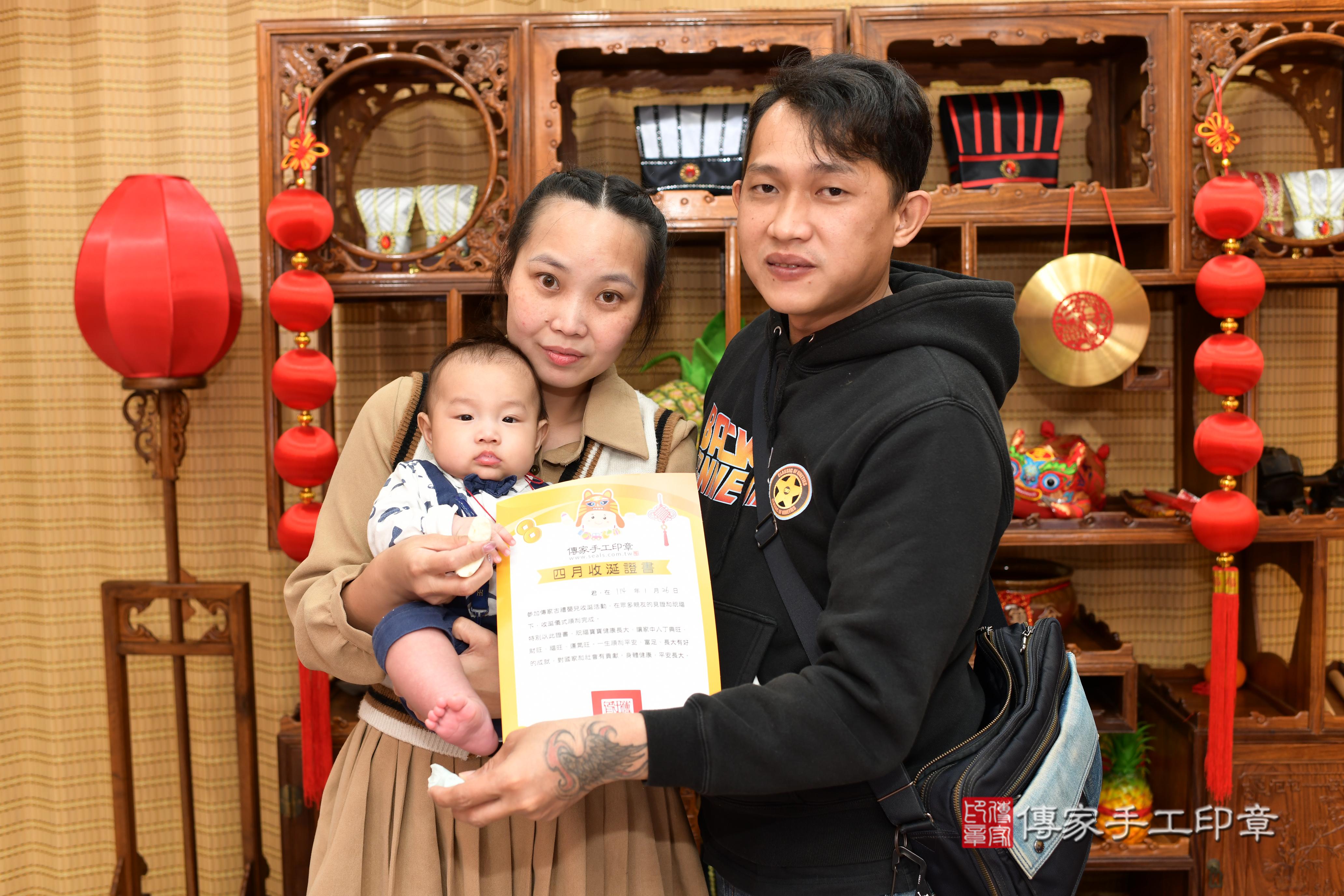 傳家手工印章高雄店、抓周、度脺、中國風會場、傳家嬰兒古禮、吉祥話、抓周道具物品24種、拍照。抓周證書。寶寶抓周、滿周歲、生日快樂、祝福