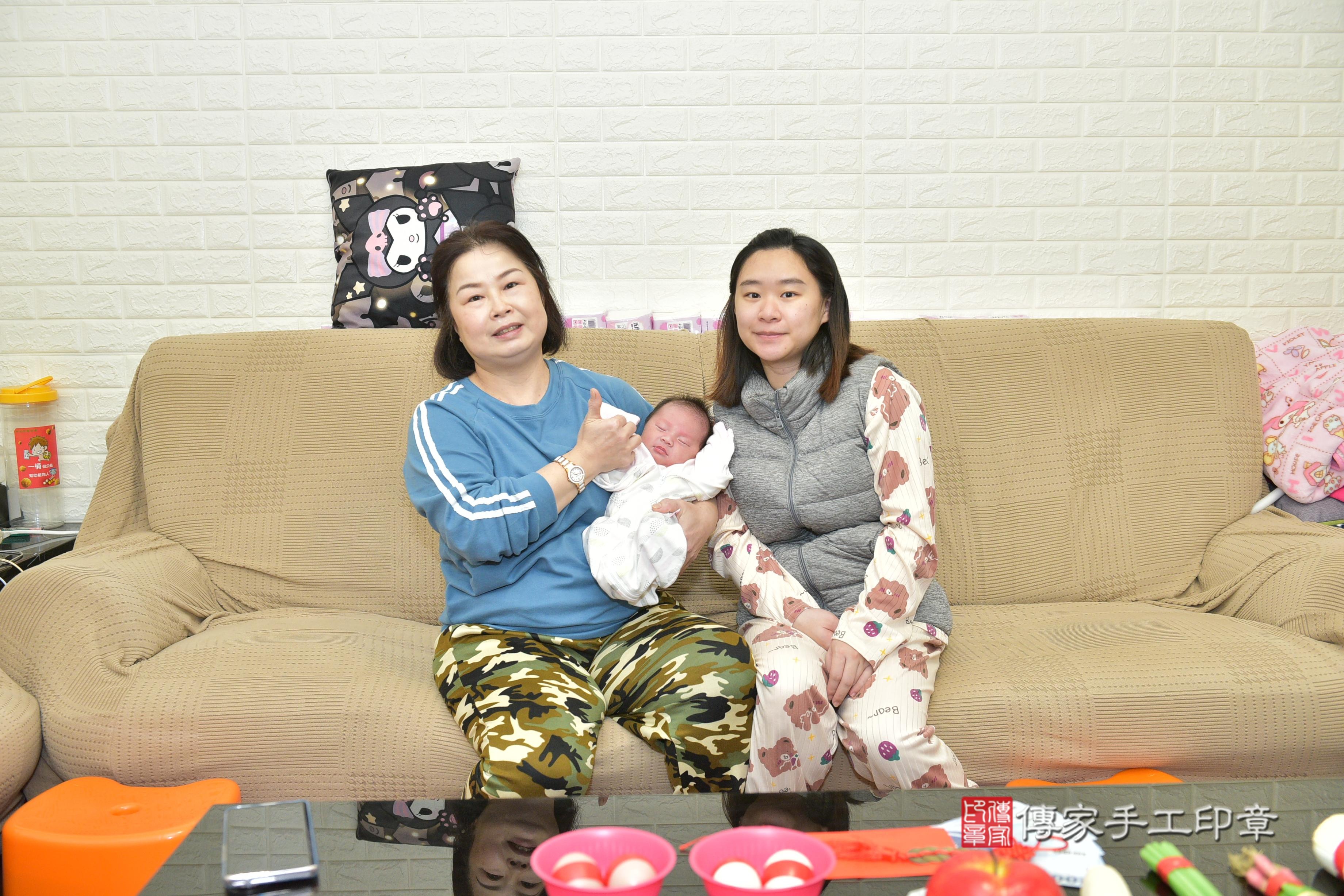 傳家手工印章桃園店、抓周、度脺、中國風會場、傳家嬰兒古禮、吉祥話、抓周道具物品24種、拍照。抓周證書。寶寶抓周、滿周歲、生日快樂、祝福