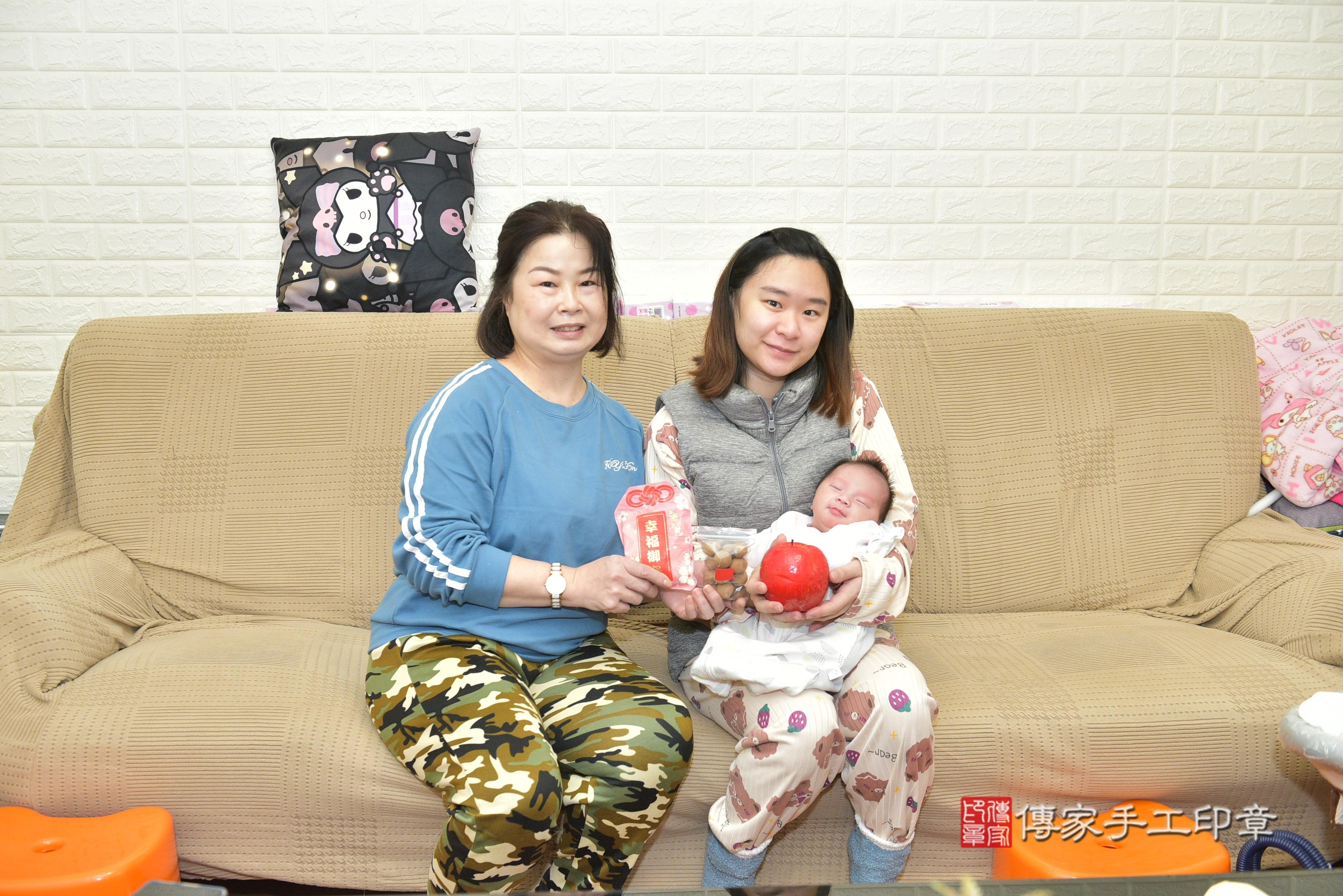 傳家手工印章桃園店、抓周、度脺、中國風會場、傳家嬰兒古禮、吉祥話、抓周道具物品24種、拍照。抓周證書。寶寶抓周、滿周歲、生日快樂、祝福