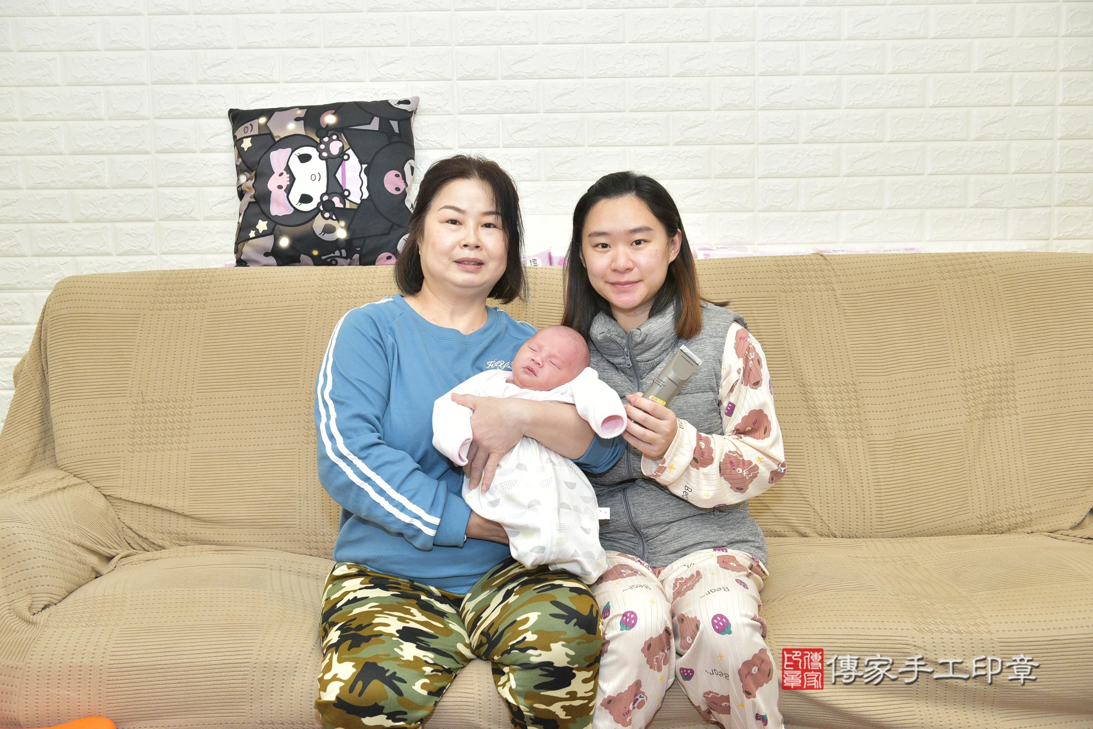 傳家手工印章桃園店、抓周、度脺、中國風會場、傳家嬰兒古禮、吉祥話、抓周道具物品24種、拍照。抓周證書。寶寶抓周、滿周歲、生日快樂、祝福