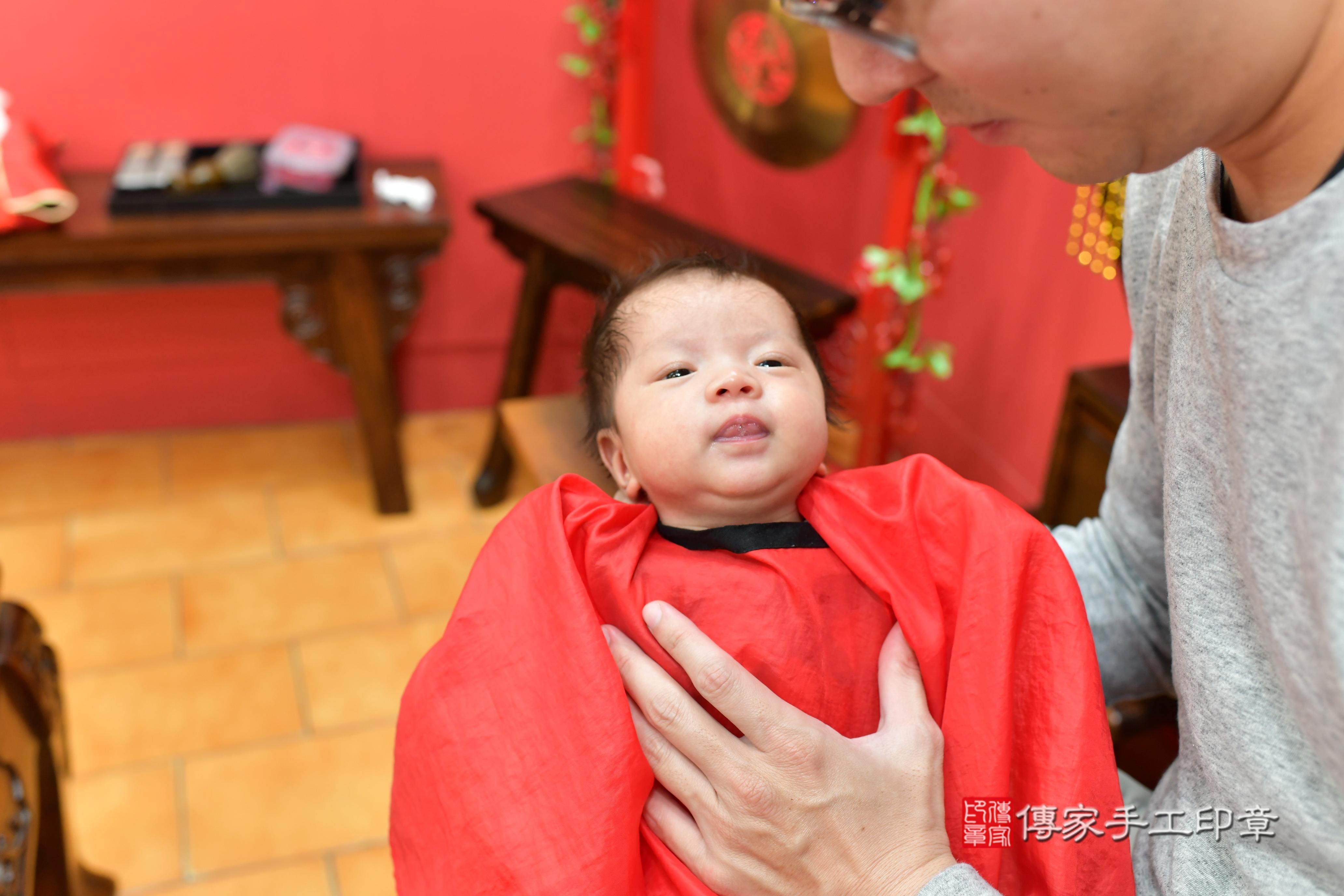 傳家手工印章桃園店、抓周、度脺、中國風會場、傳家嬰兒古禮、吉祥話、抓周道具物品24種、拍照。抓周證書。寶寶抓周、滿周歲、生日快樂、祝福