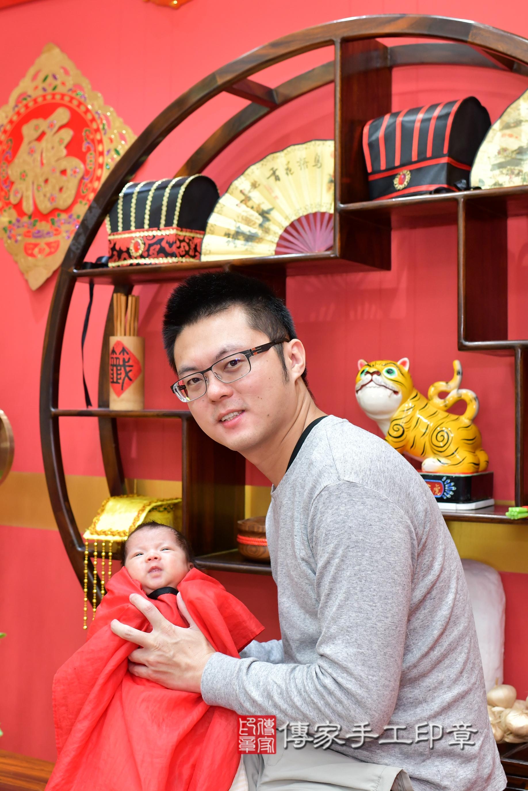傳家手工印章桃園店、抓周、度脺、中國風會場、傳家嬰兒古禮、吉祥話、抓周道具物品24種、拍照。抓周證書。寶寶抓周、滿周歲、生日快樂、祝福
