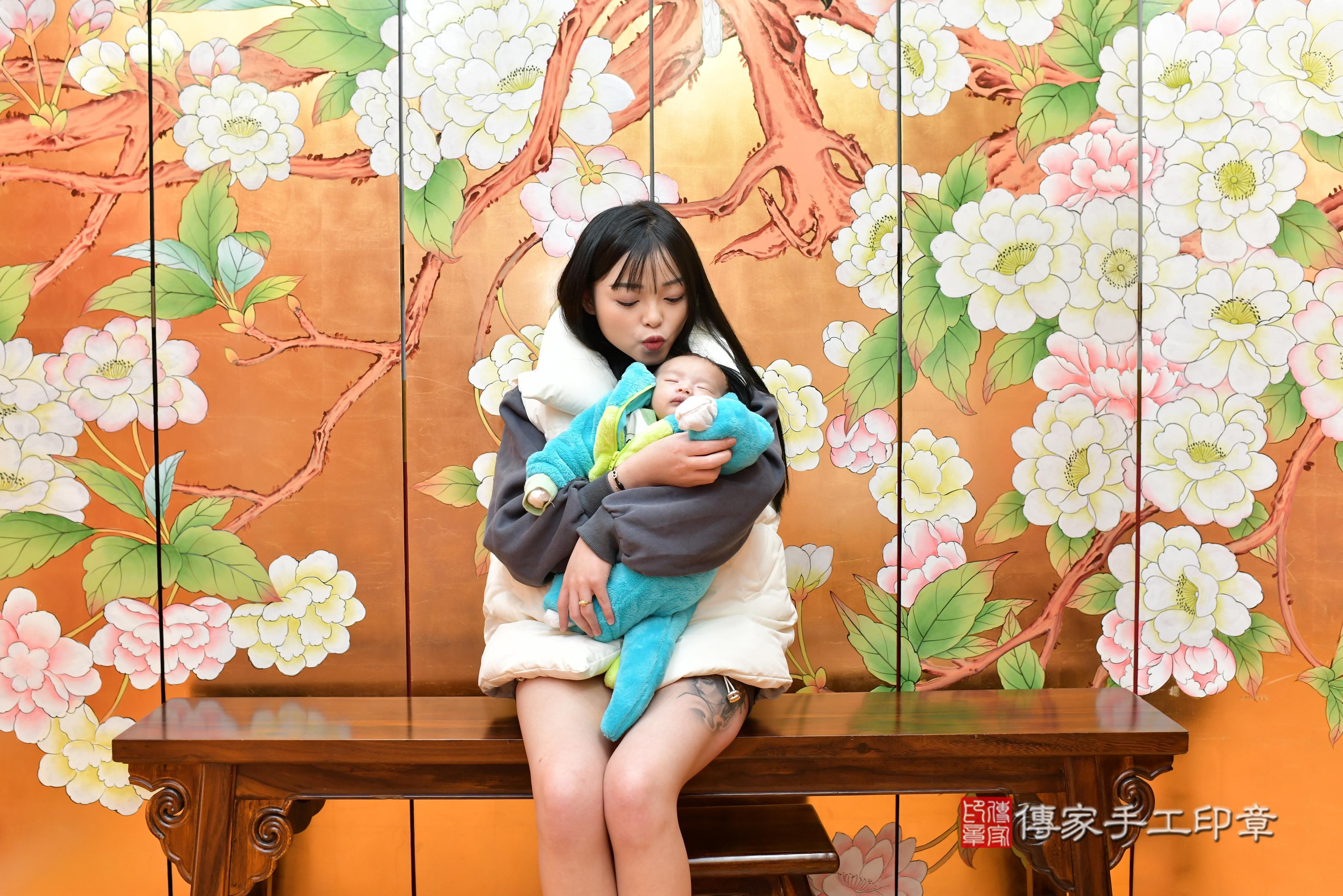 傳家手工印章桃園店、抓周、度脺、中國風會場、傳家嬰兒古禮、吉祥話、抓周道具物品24種、拍照。抓周證書。寶寶抓周、滿周歲、生日快樂、祝福