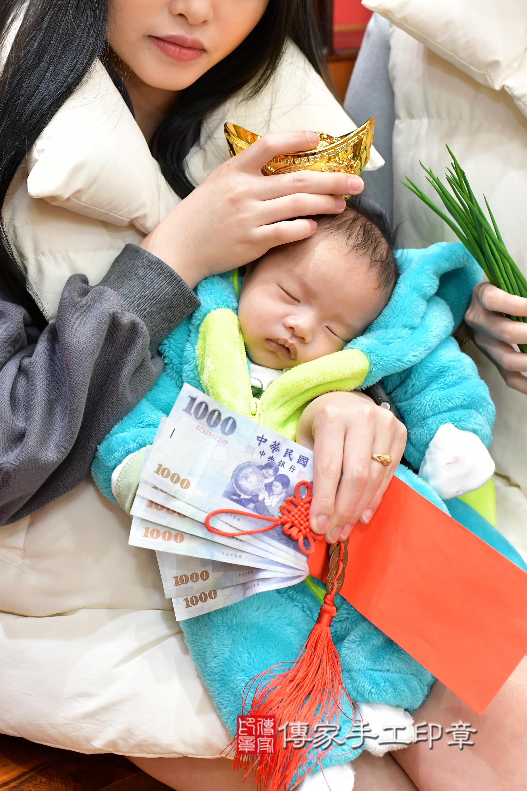 傳家手工印章桃園店、抓周、度脺、中國風會場、傳家嬰兒古禮、吉祥話、抓周道具物品24種、拍照。抓周證書。寶寶抓周、滿周歲、生日快樂、祝福